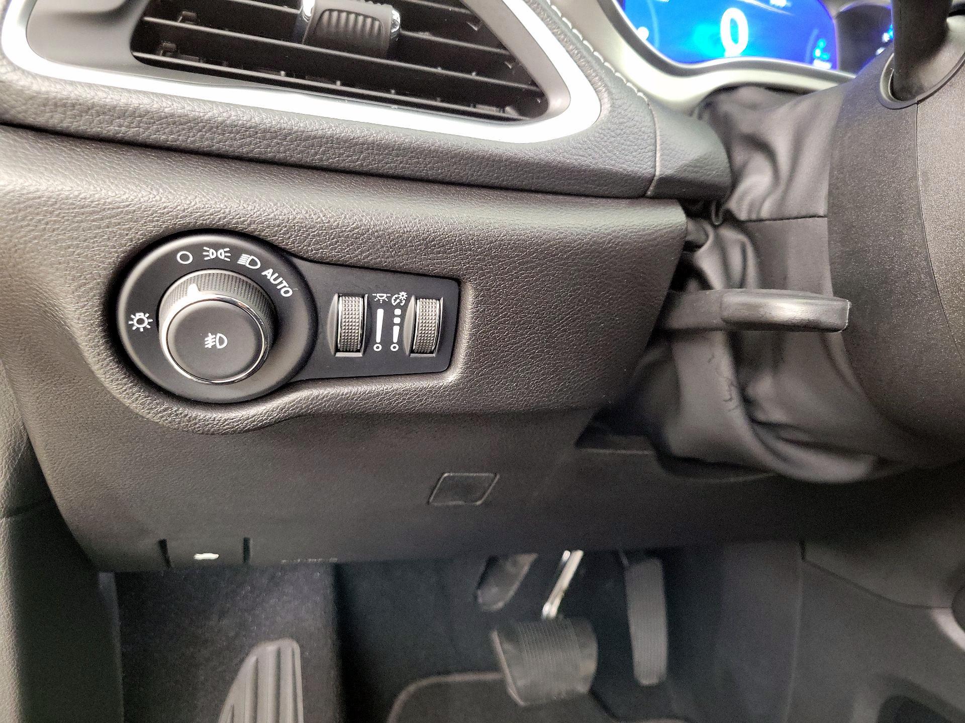 Thumbnail: 2023 Chrysler Pacifica - 13