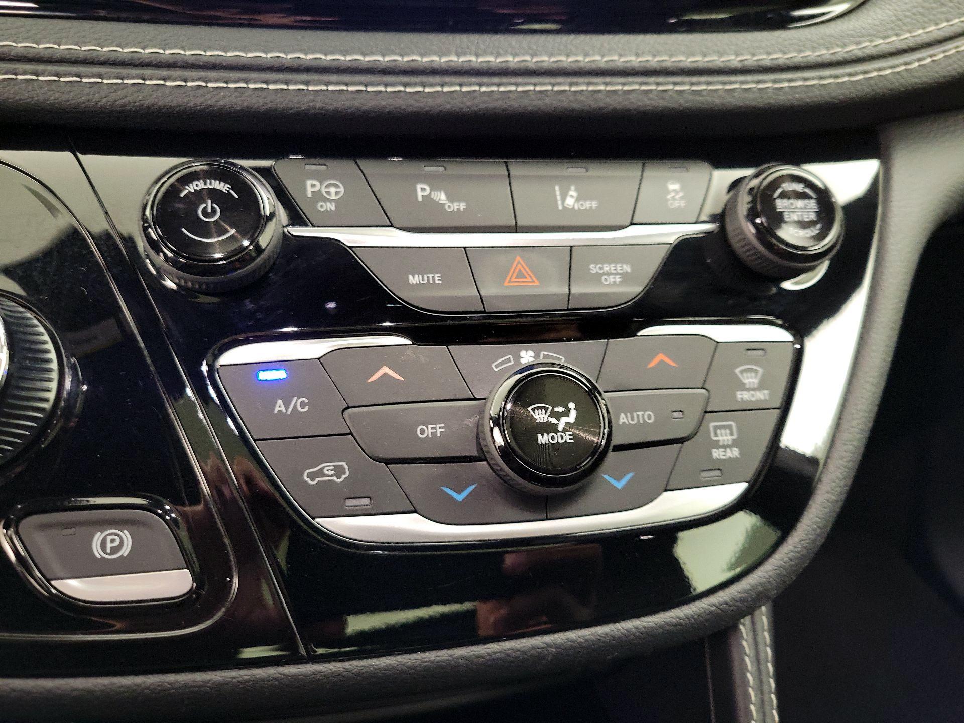 Thumbnail: 2023 Chrysler Pacifica - 17