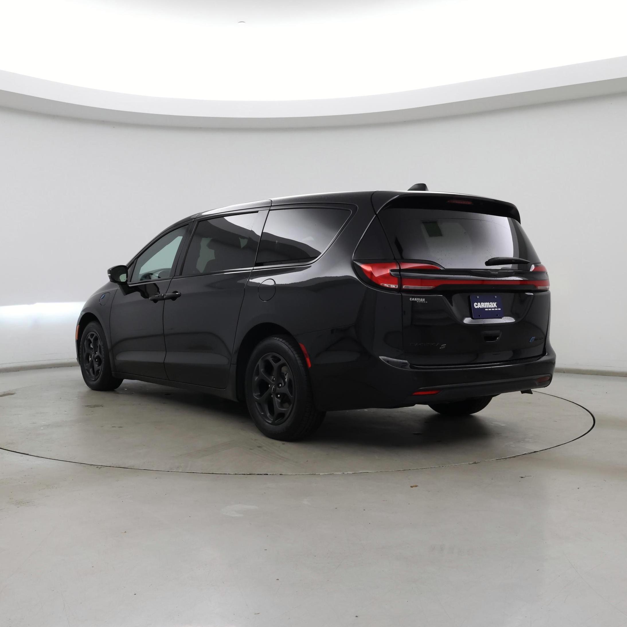 Thumbnail: 2023 Chrysler Pacifica - 2