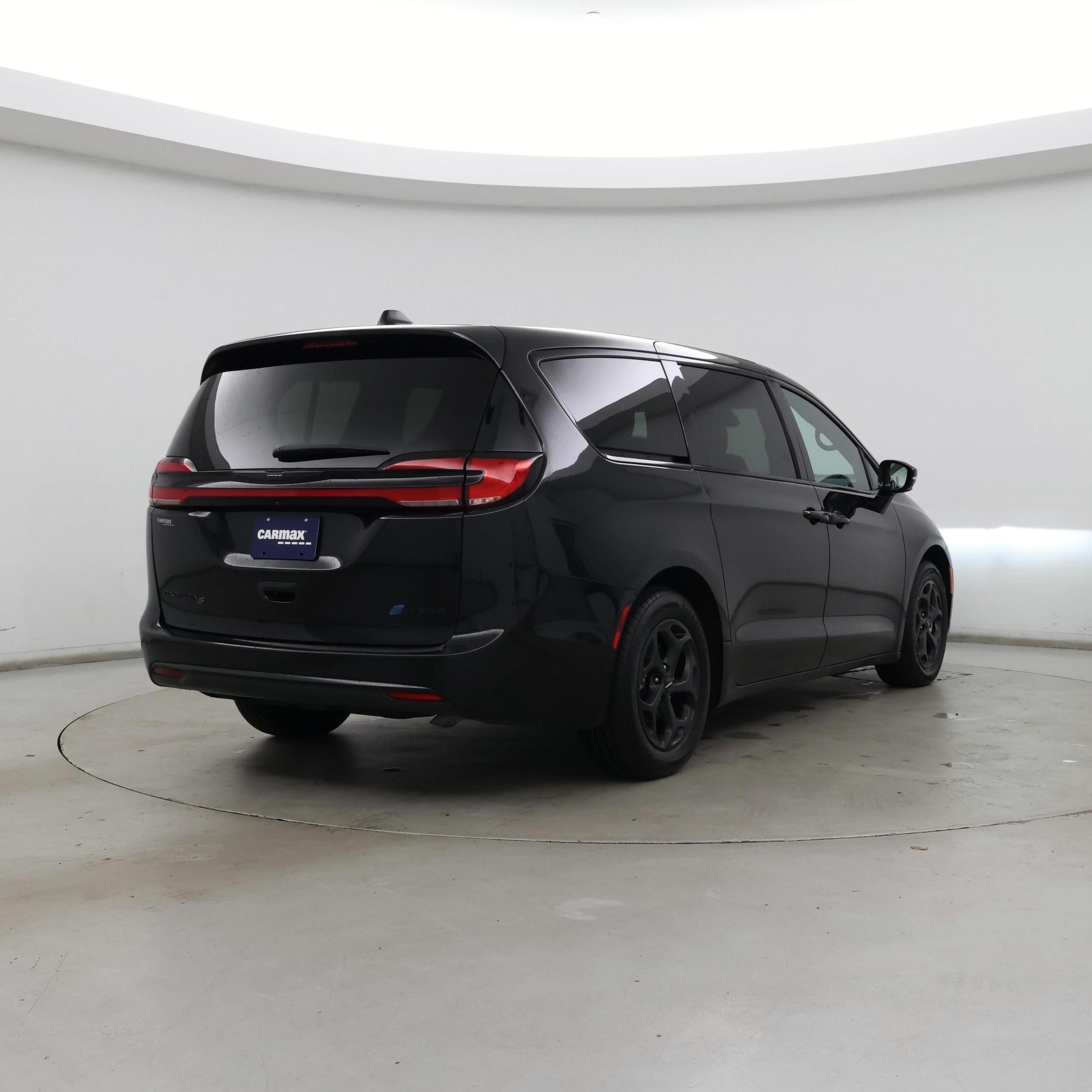 Thumbnail: 2023 Chrysler Pacifica - 8