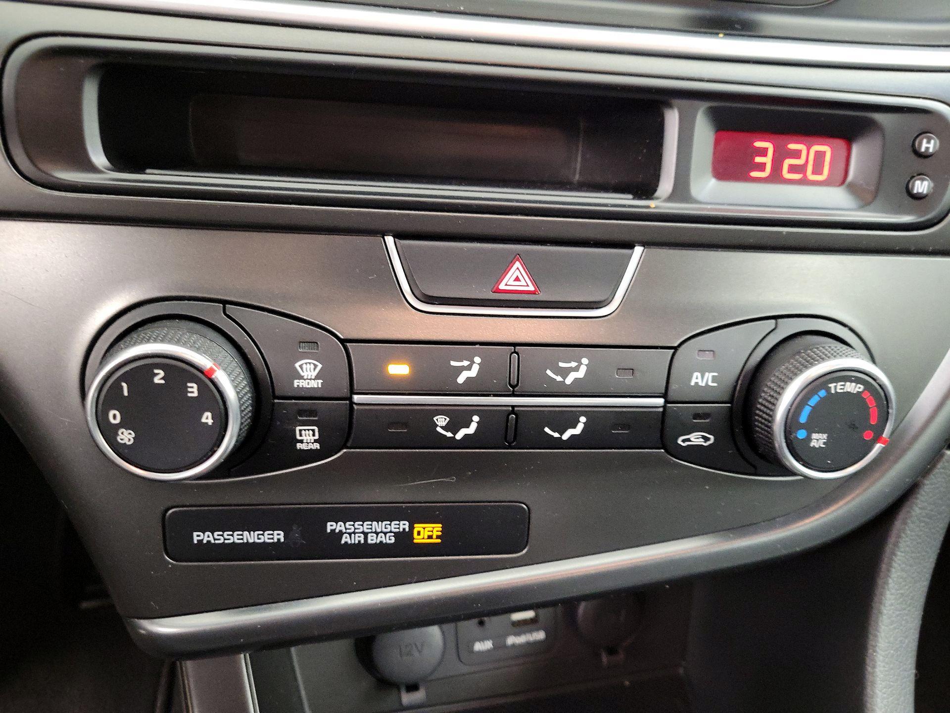 Thumbnail: 2015 Kia Optima - 15