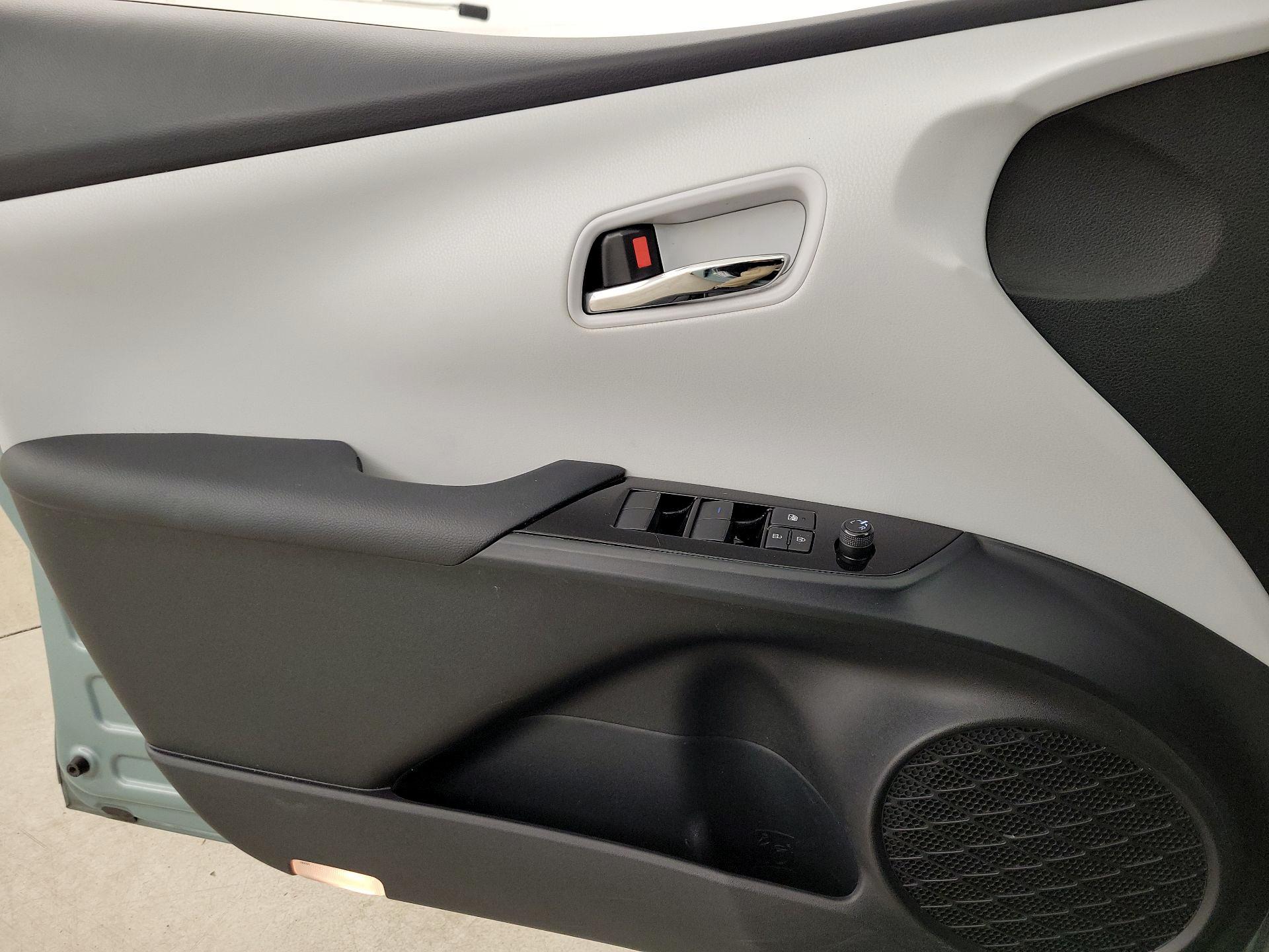 Thumbnail: 2022 Toyota Prius - 12