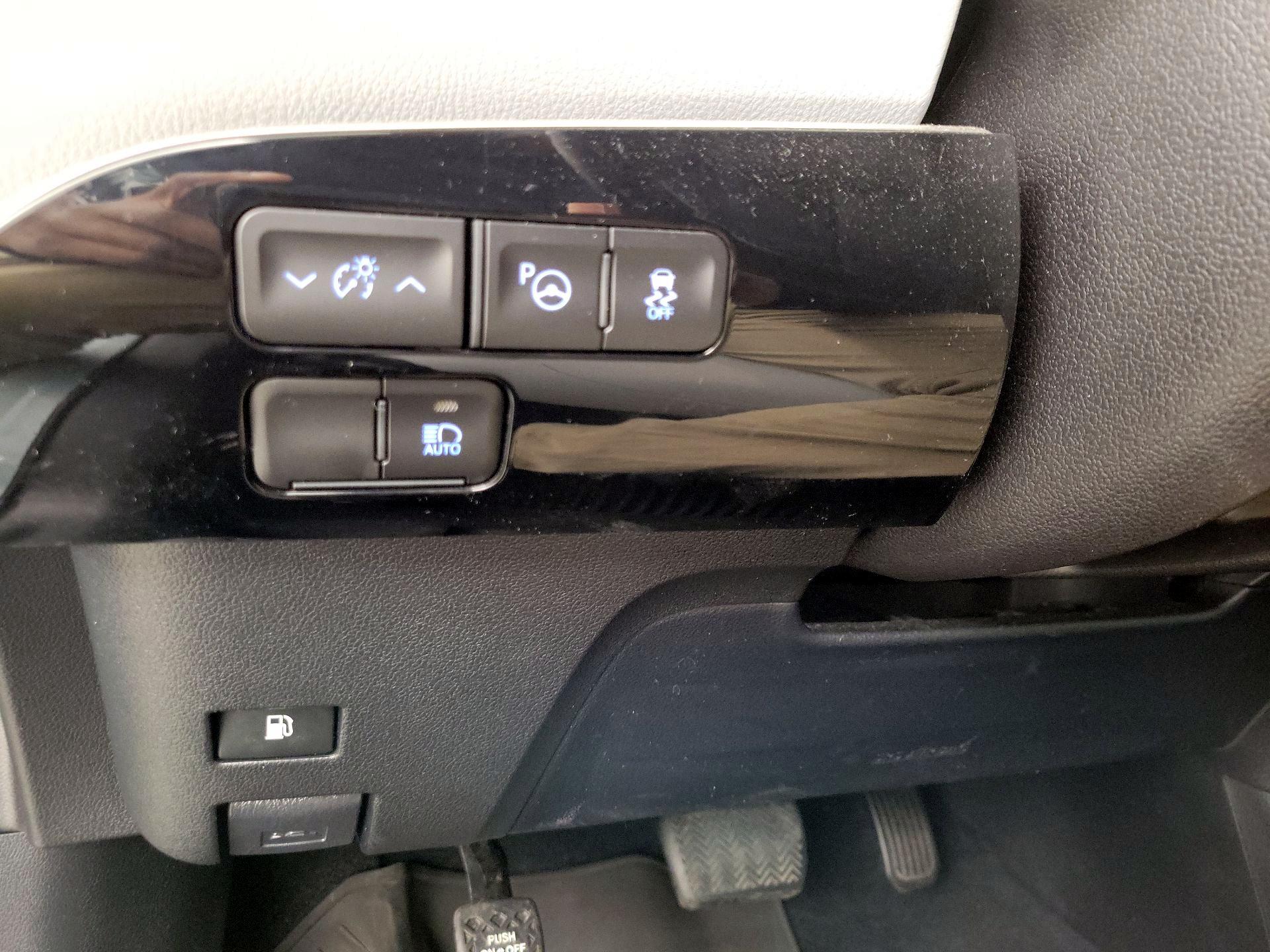 Thumbnail: 2022 Toyota Prius - 13