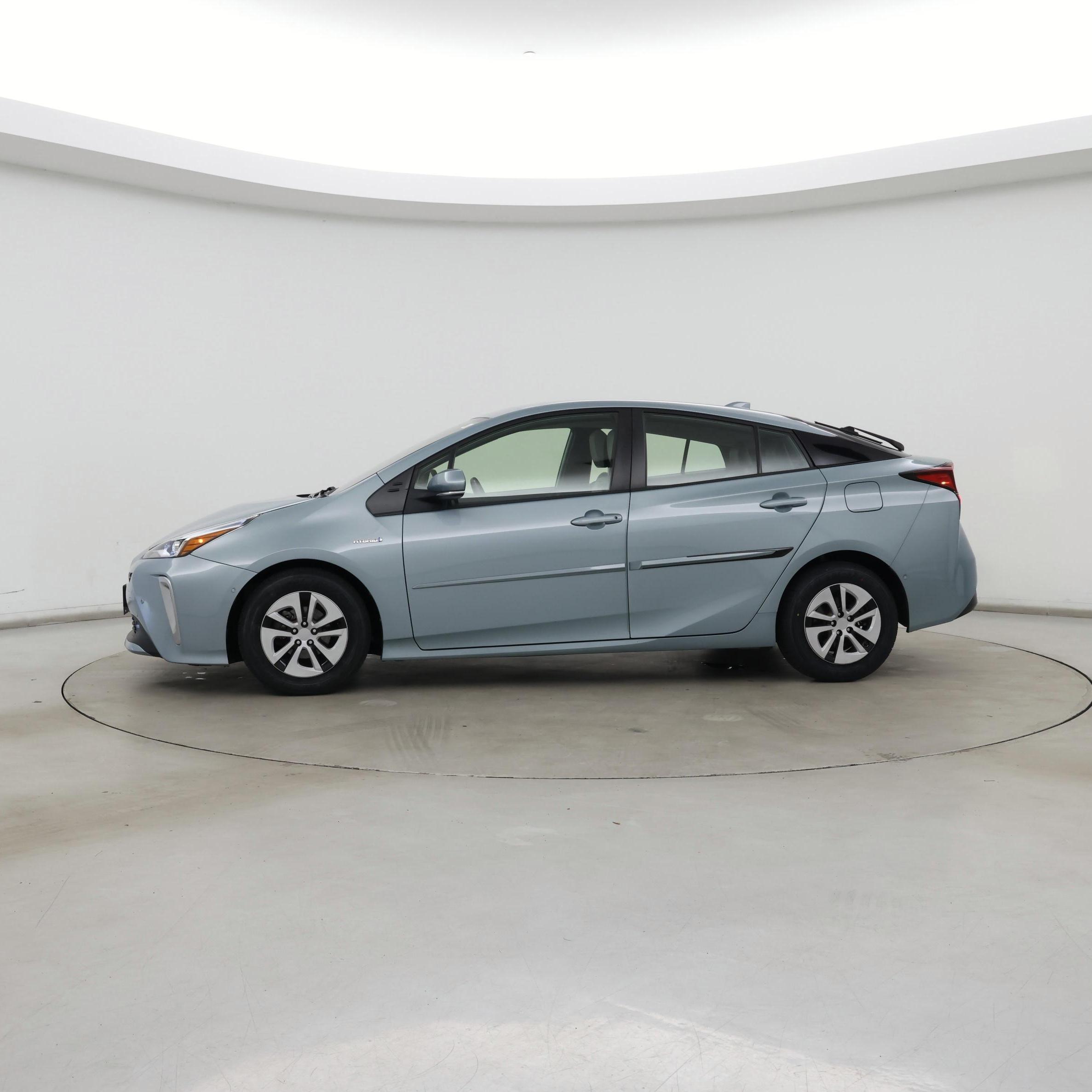 Thumbnail: 2022 Toyota Prius - 3