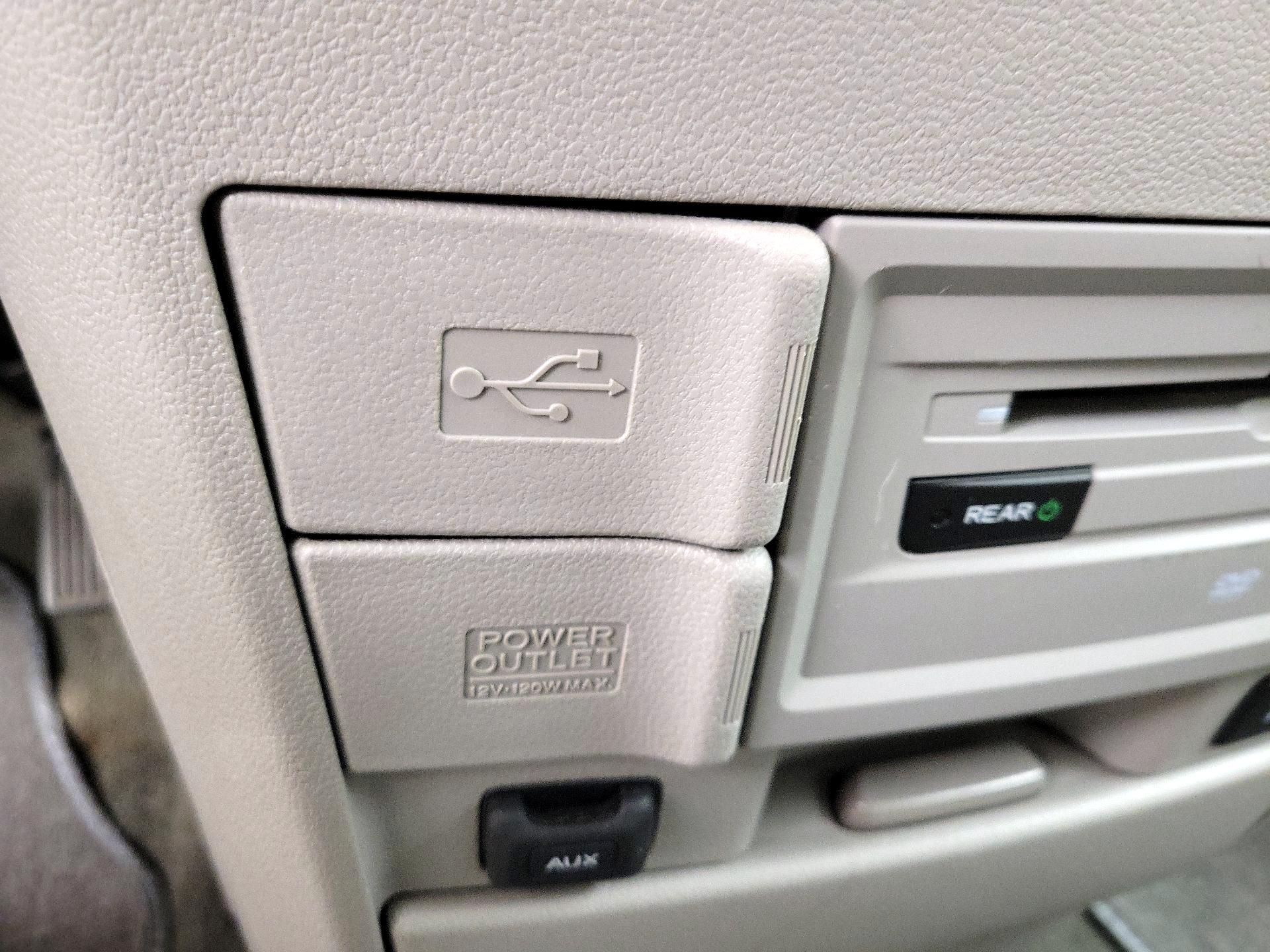 Thumbnail: 2017 Honda Odyssey - 18