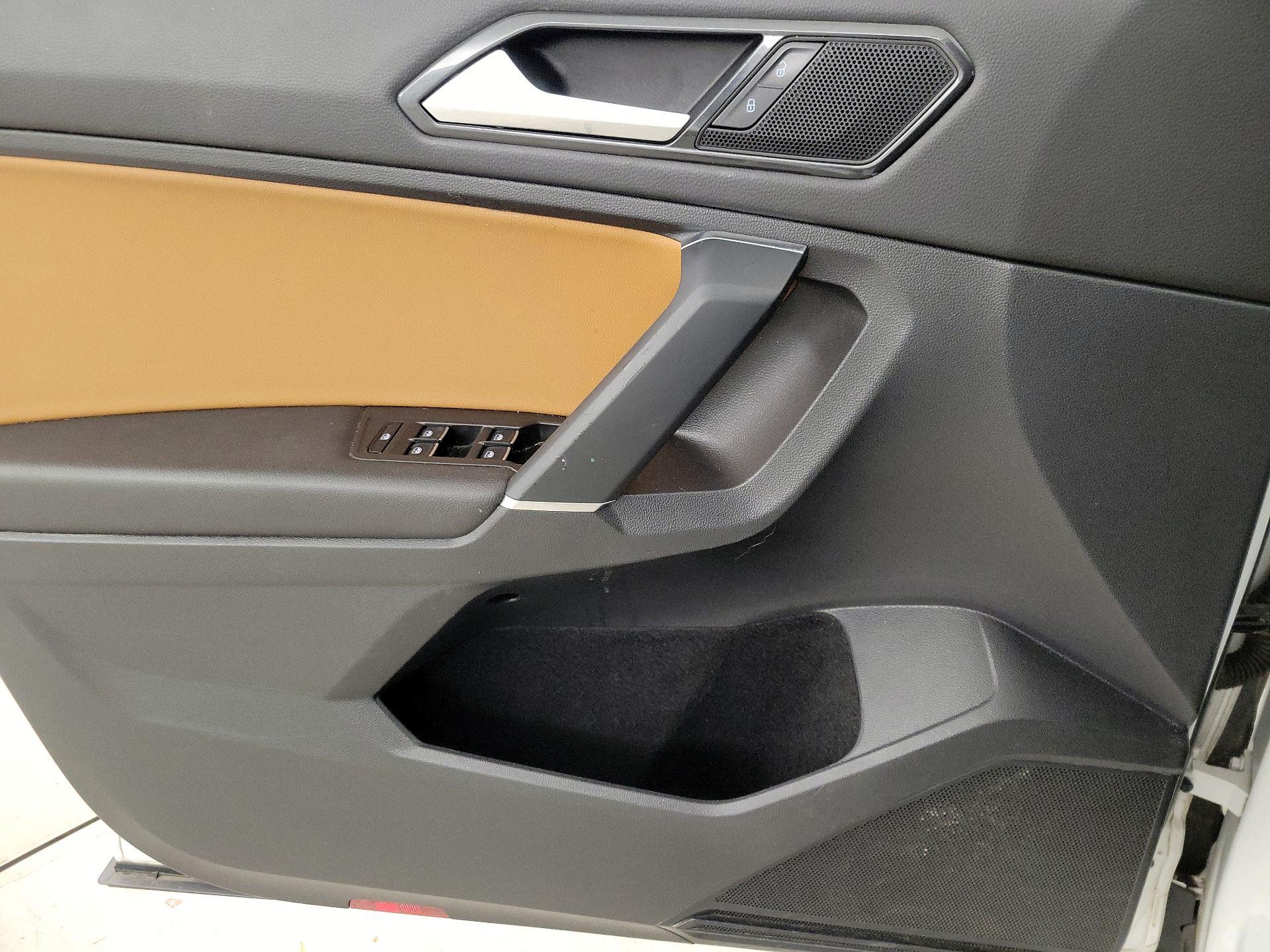 Thumbnail: 2018 Volkswagen Tiguan - 12