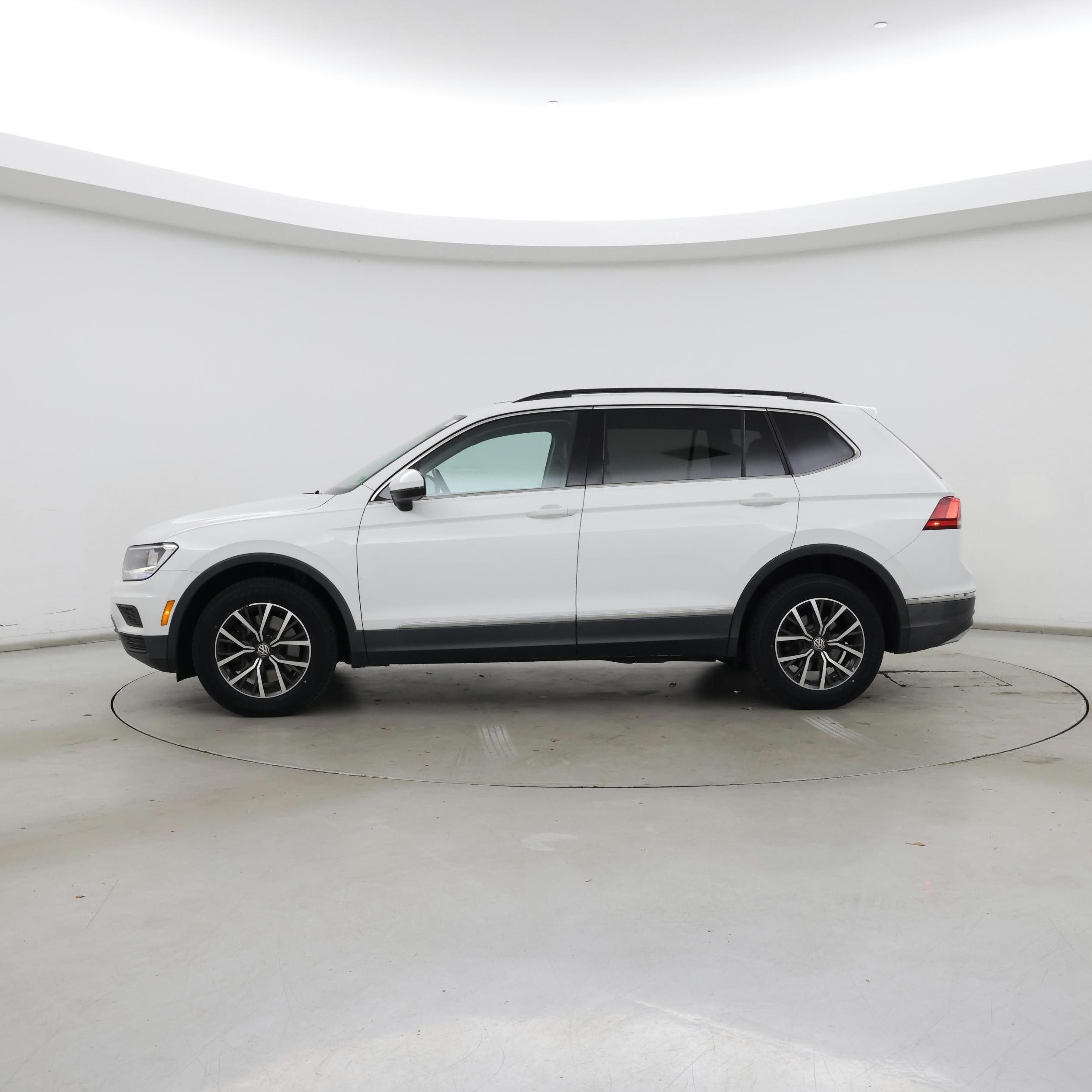 Thumbnail: 2018 Volkswagen Tiguan - 3