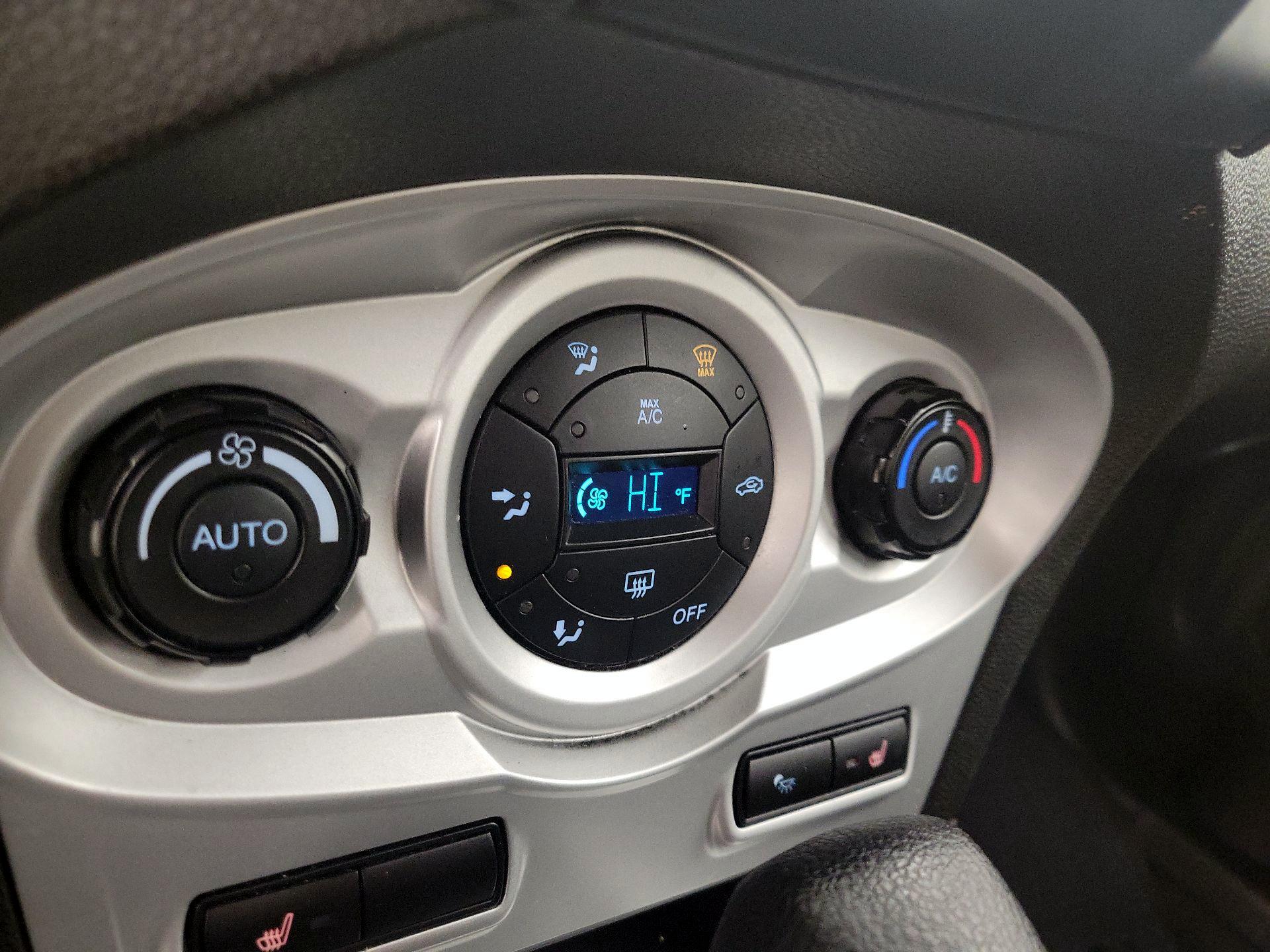 Thumbnail: 2016 Ford Fiesta - 15