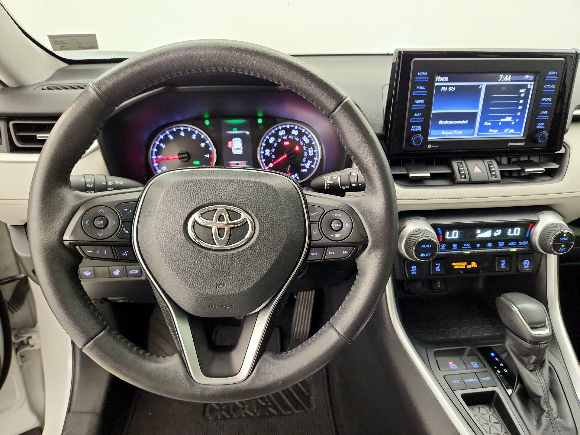 Thumbnail: 2020 Toyota RAV4 - 9