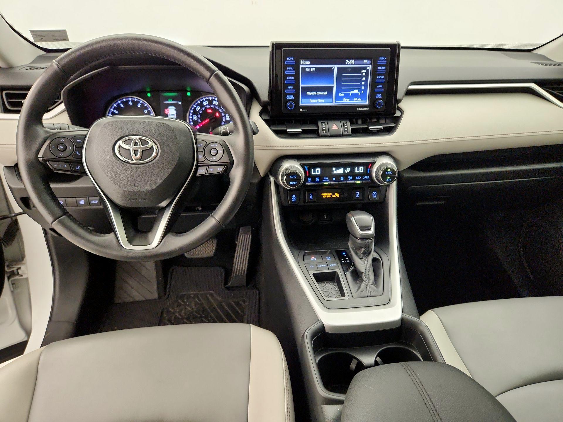 Thumbnail: 2020 Toyota RAV4 - 11
