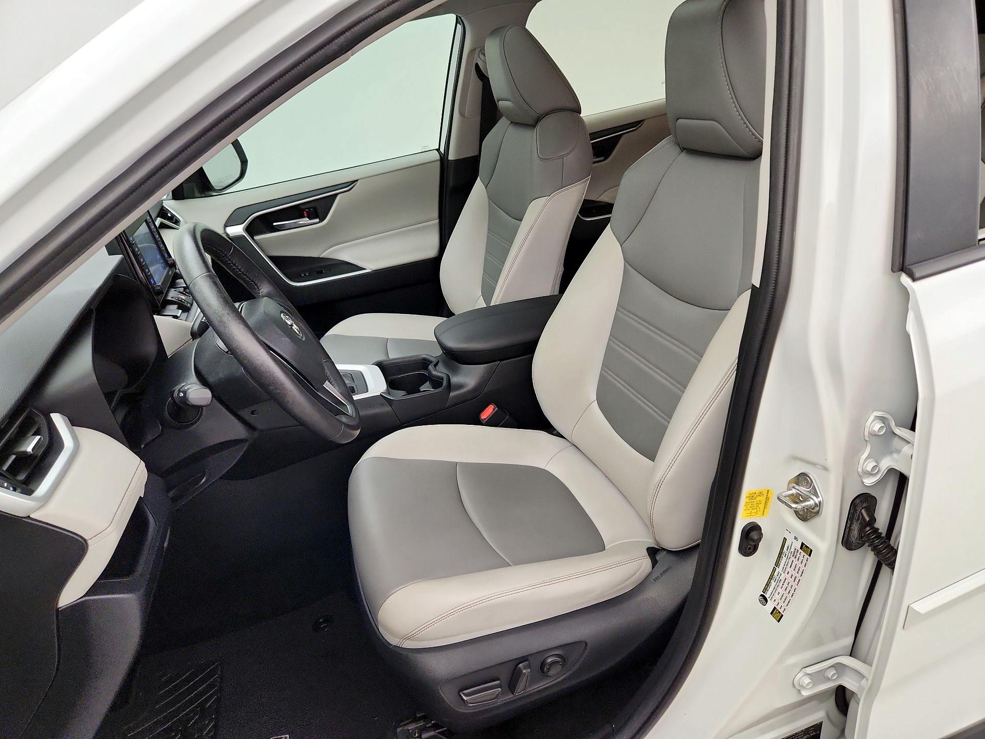Thumbnail: 2020 Toyota RAV4 - 13