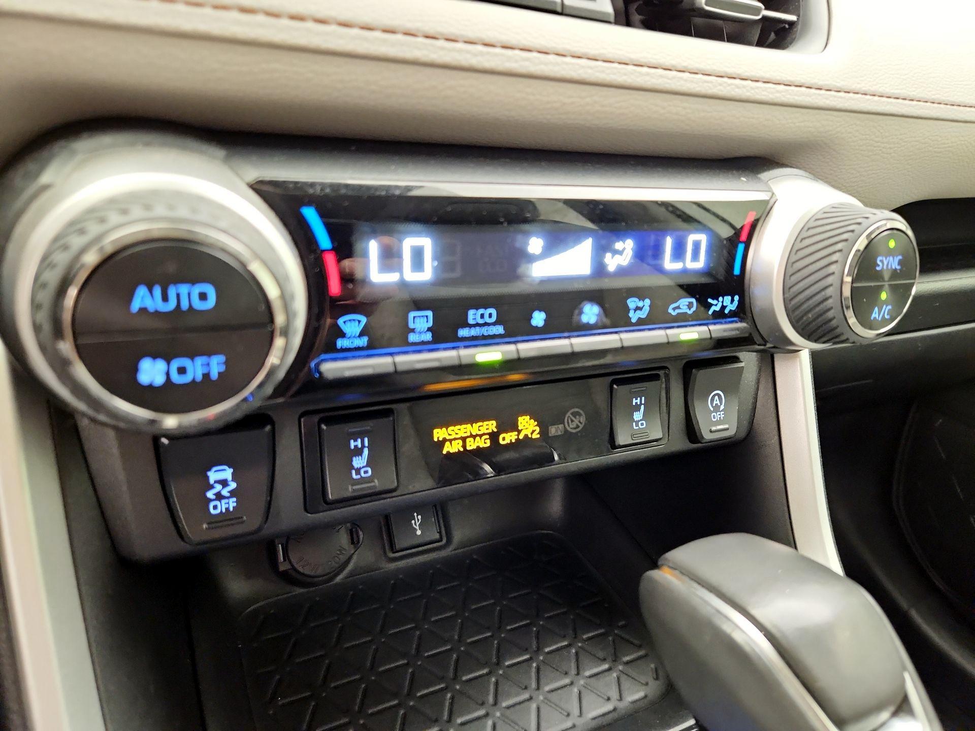 Thumbnail: 2020 Toyota RAV4 - 16