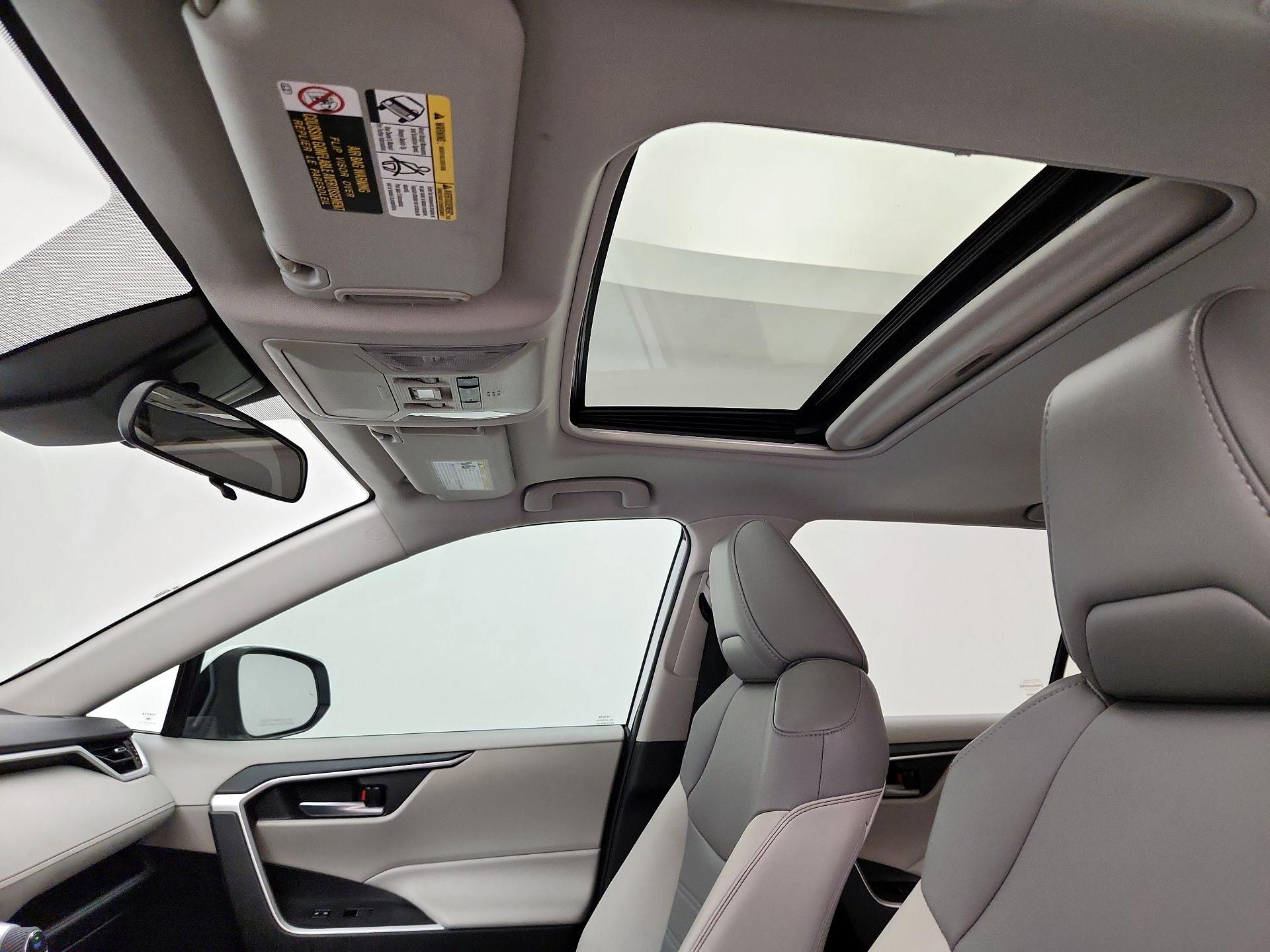 Thumbnail: 2020 Toyota RAV4 - 19