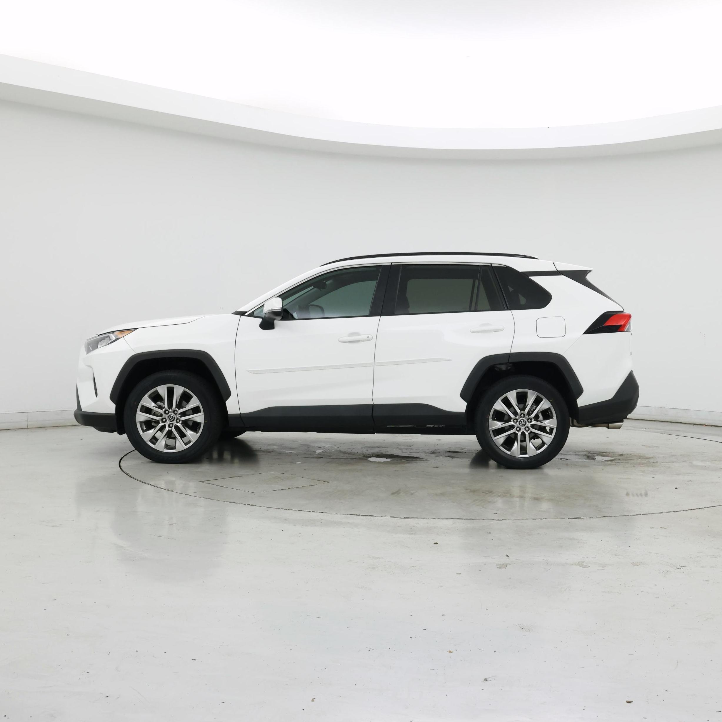 Thumbnail: 2020 Toyota RAV4 - 3