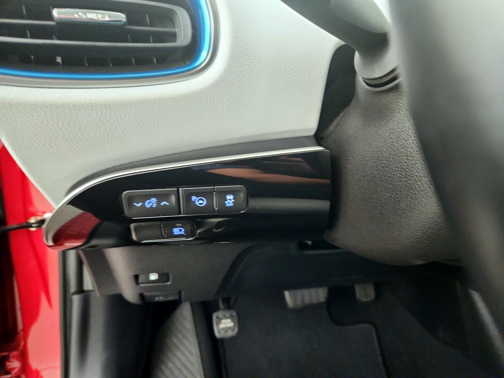 Thumbnail: 2019 Toyota Prius - 13