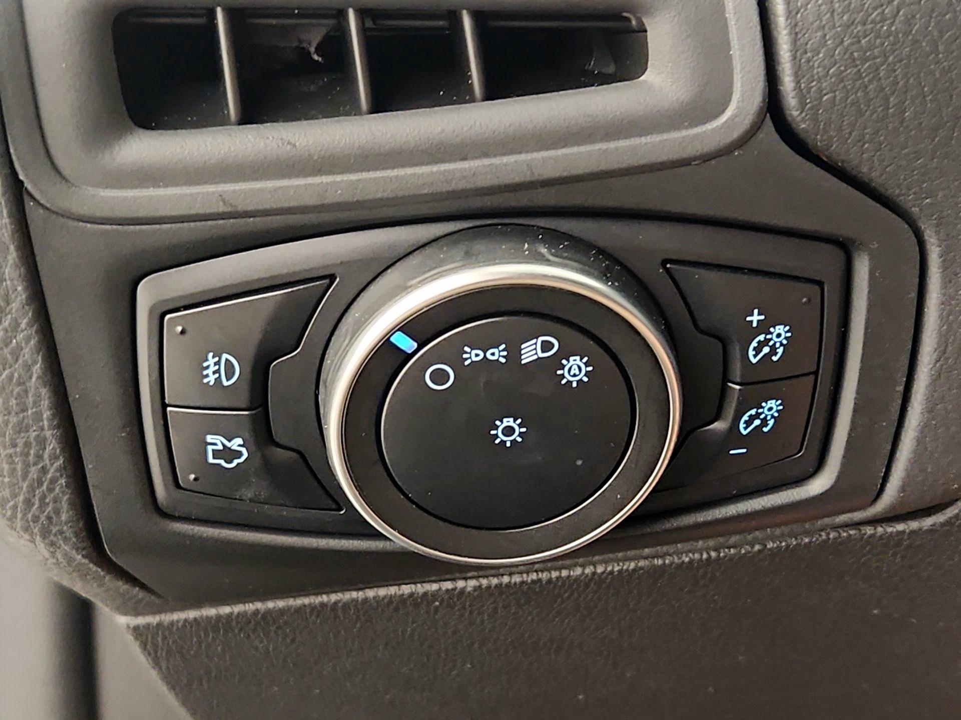 Thumbnail: 2016 Ford Focus - 13