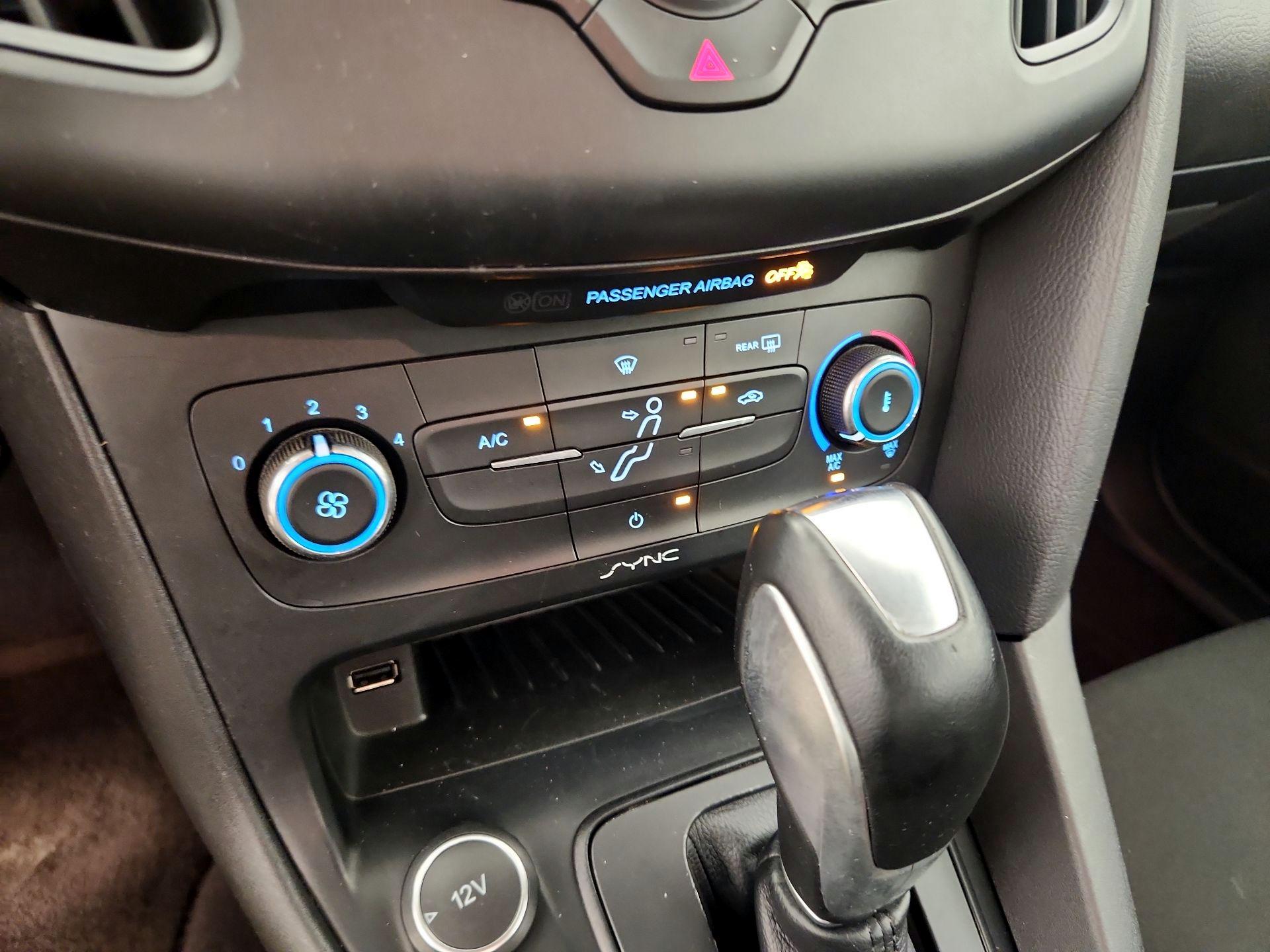 Thumbnail: 2016 Ford Focus - 16