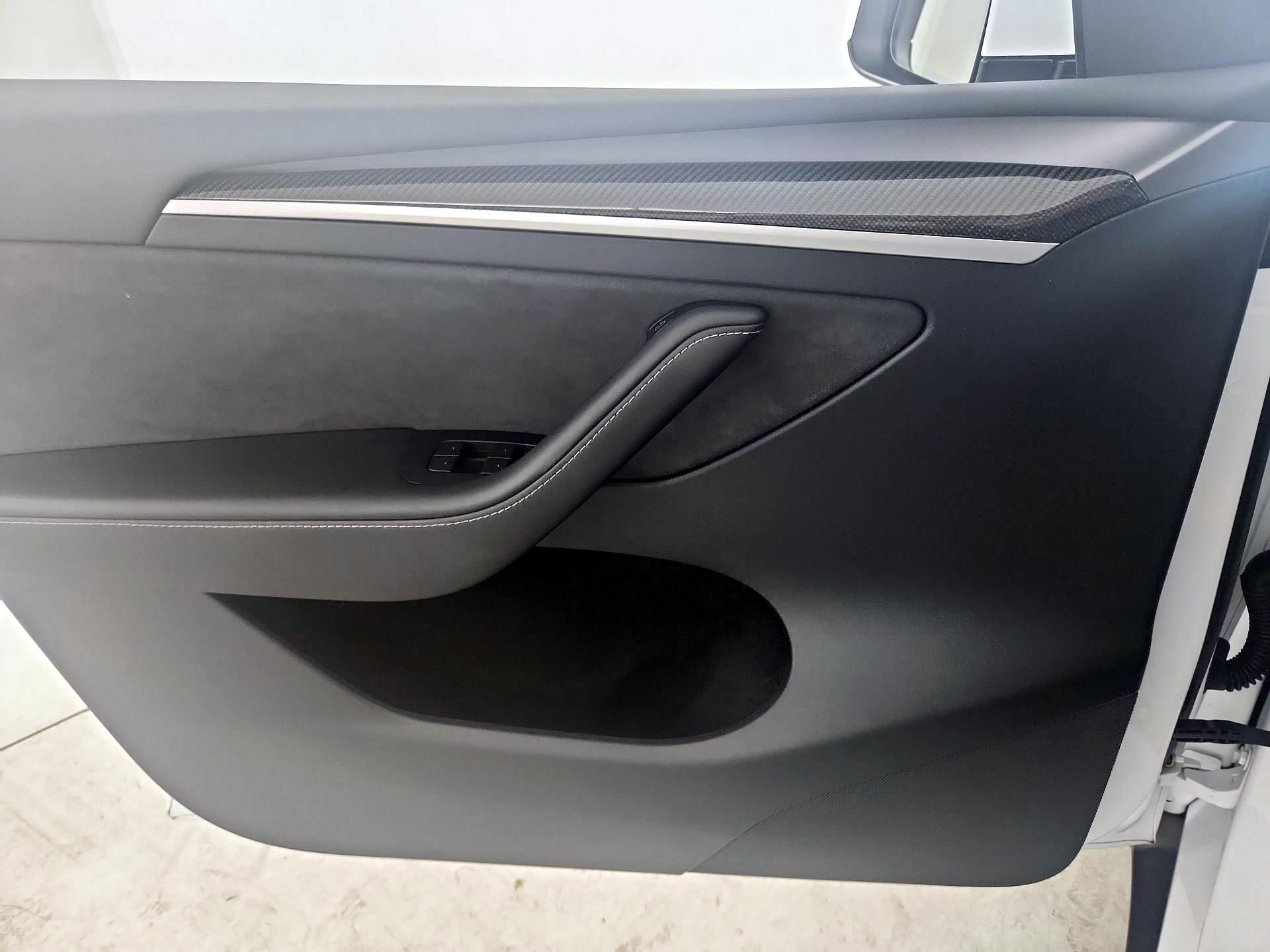 Thumbnail: 2023 Tesla Model Y - 12