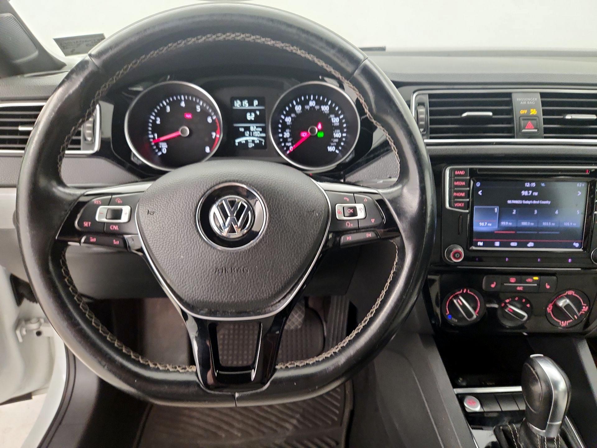 Thumbnail: 2016 Volkswagen Jetta - 10