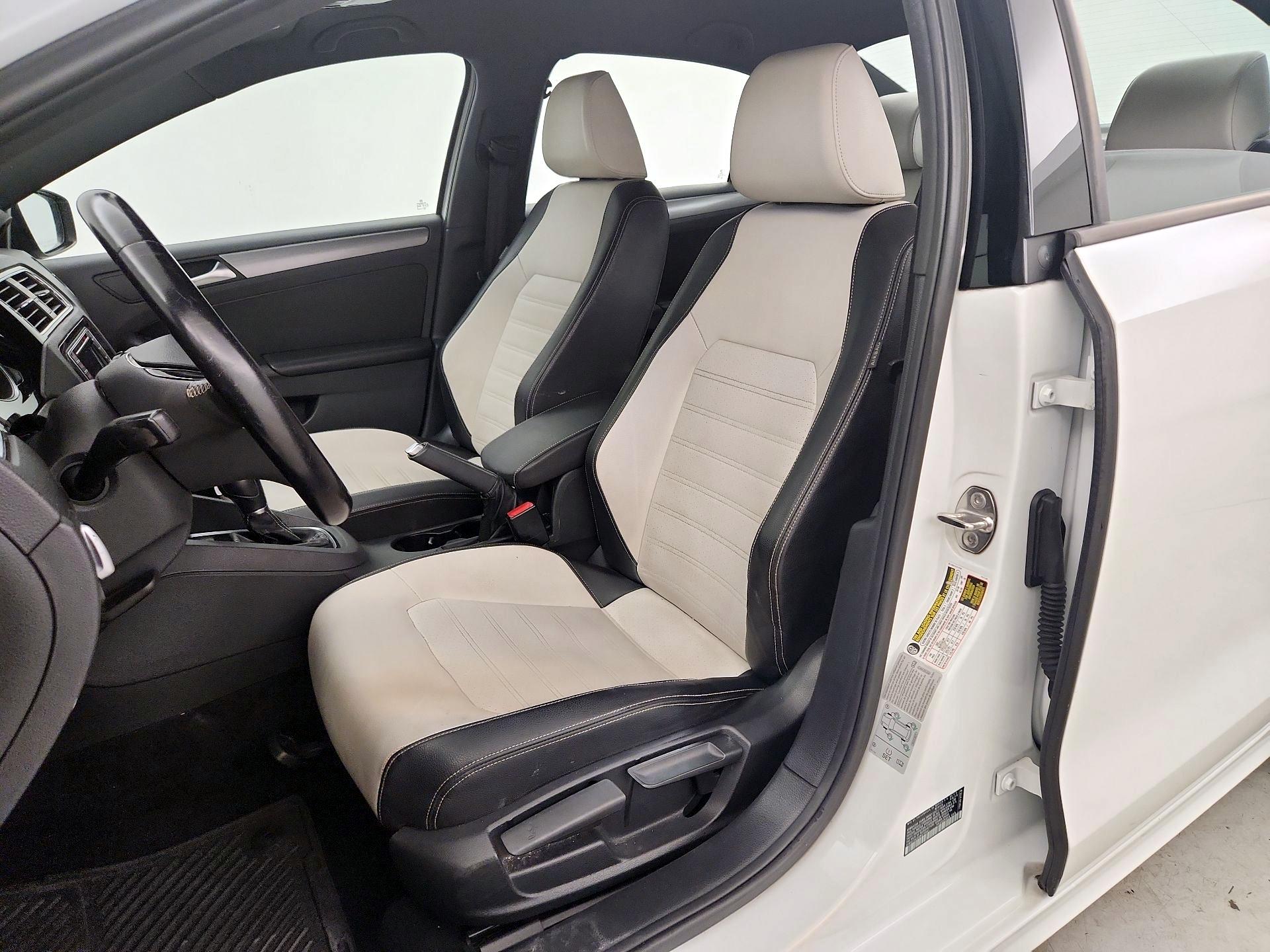 Thumbnail: 2016 Volkswagen Jetta - 11