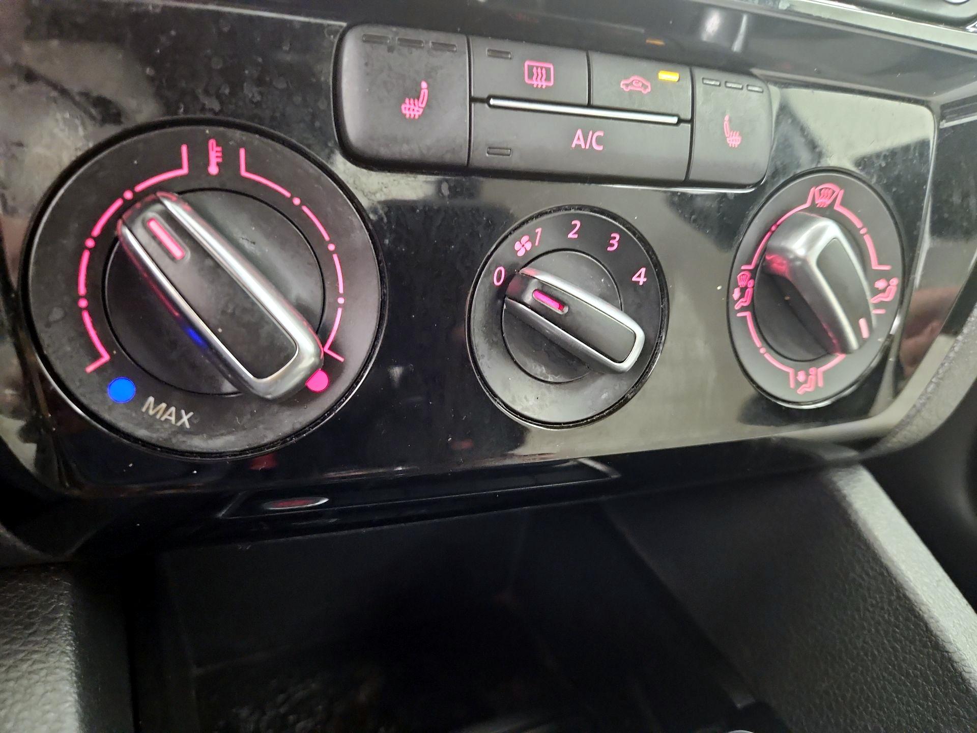 Thumbnail: 2016 Volkswagen Jetta - 17