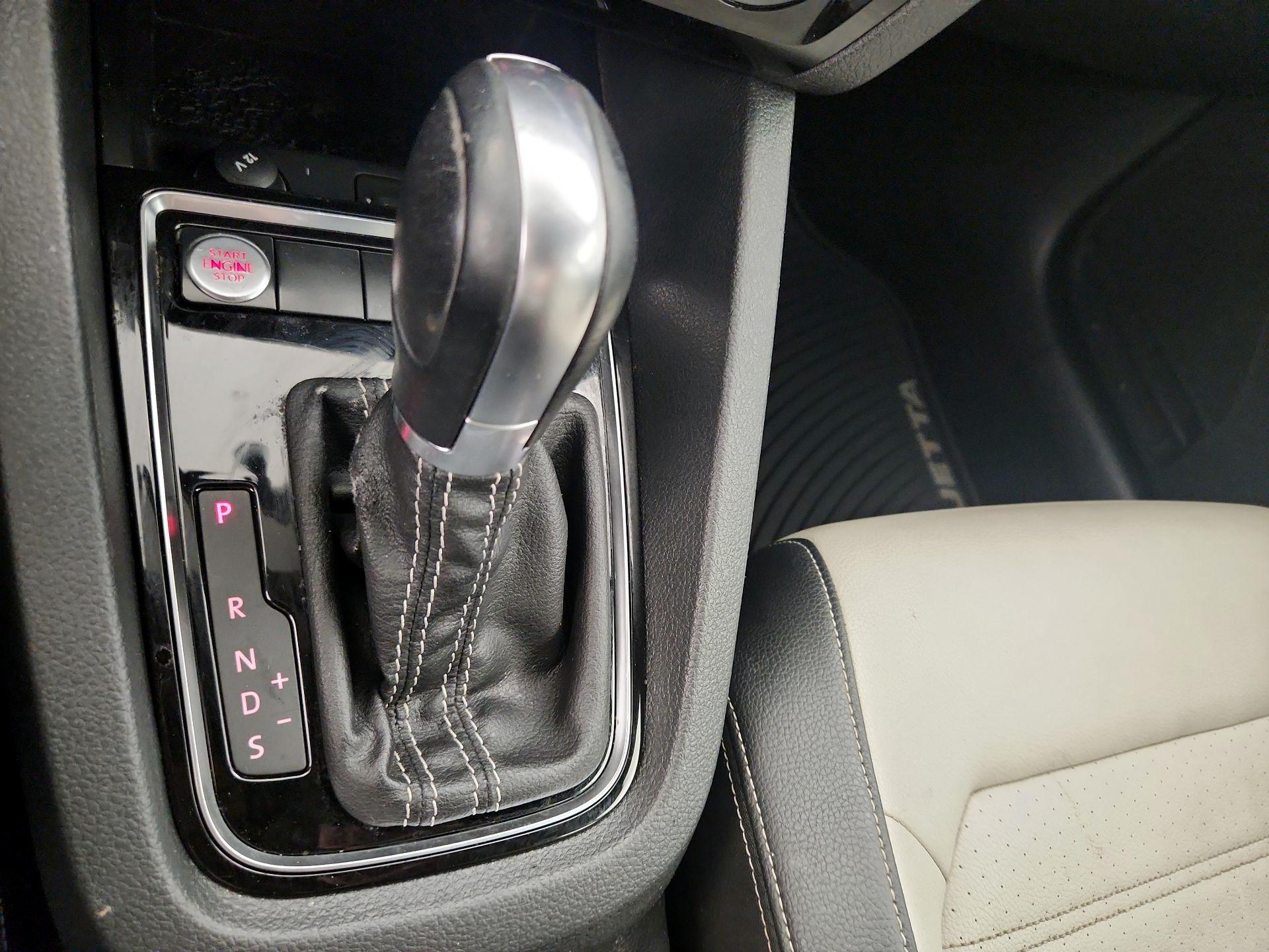 Thumbnail: 2016 Volkswagen Jetta - 18