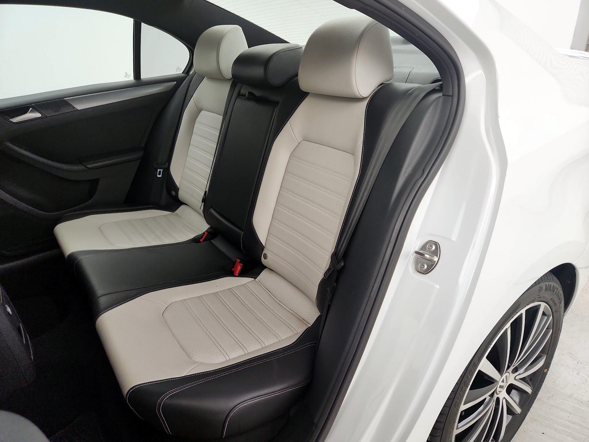 Thumbnail: 2016 Volkswagen Jetta - 20
