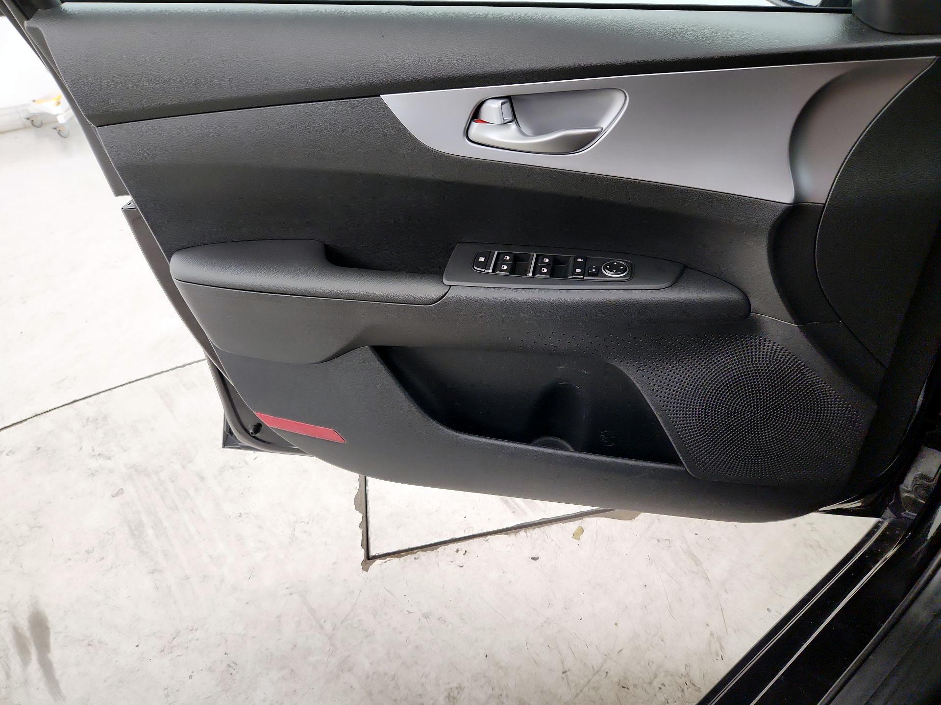 Thumbnail: 2022 Kia Forte - 12