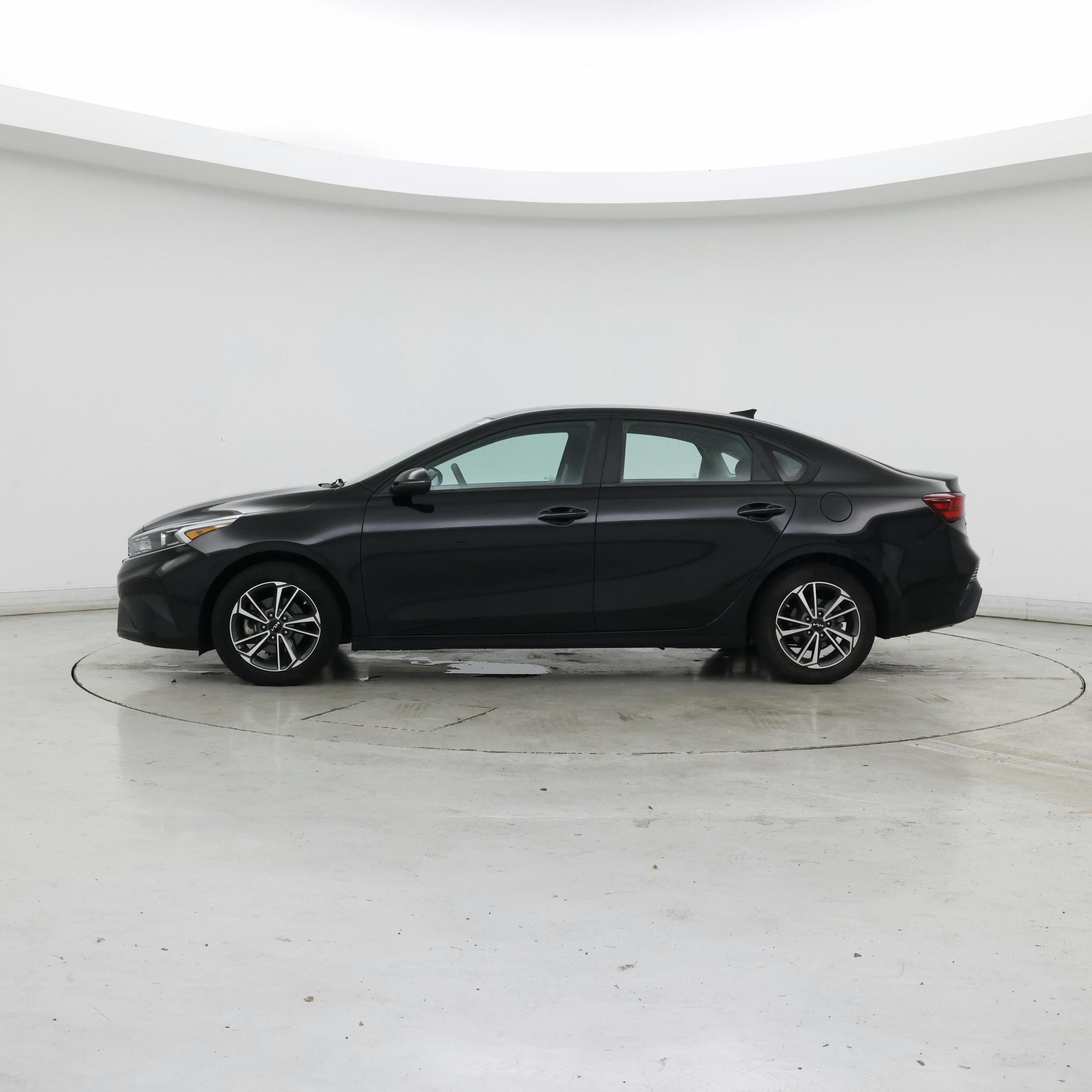 Thumbnail: 2022 Kia Forte - 3