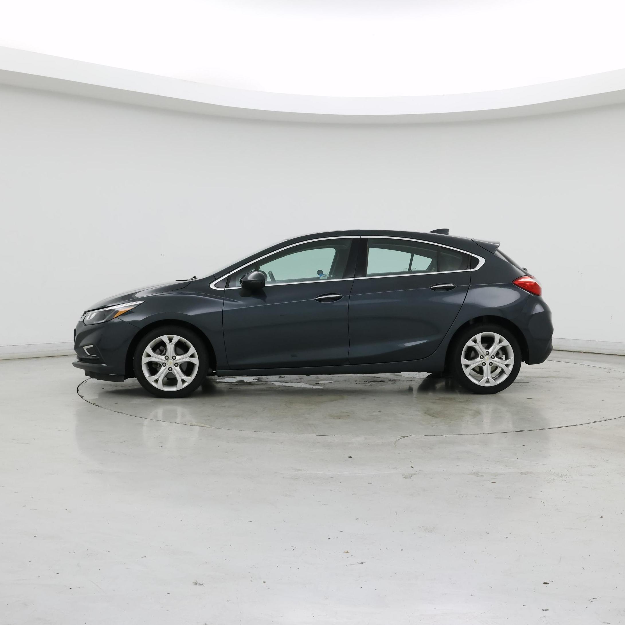Thumbnail: 2018 Chevrolet Cruze - 3