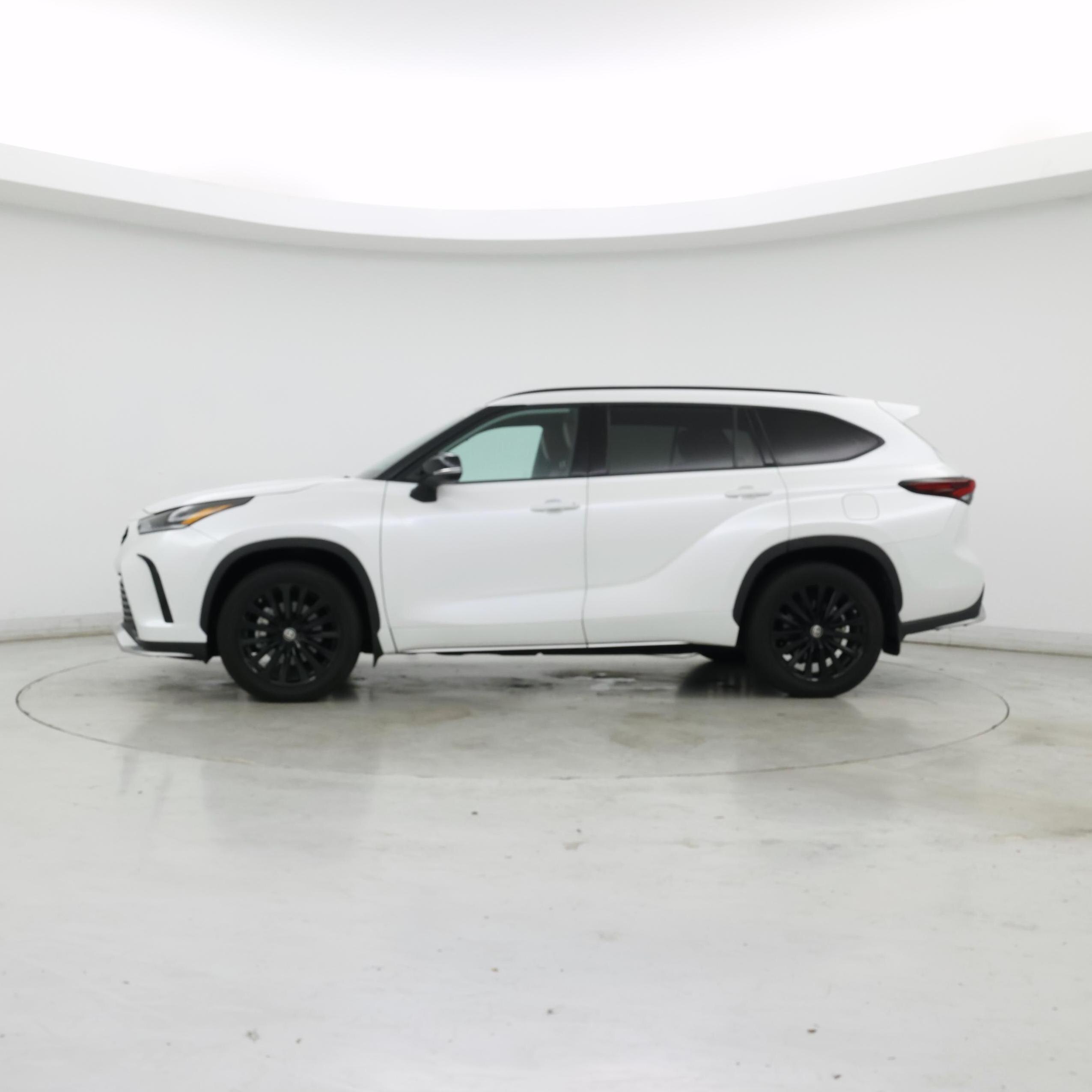 Thumbnail: 2024 Toyota Highlander - 3