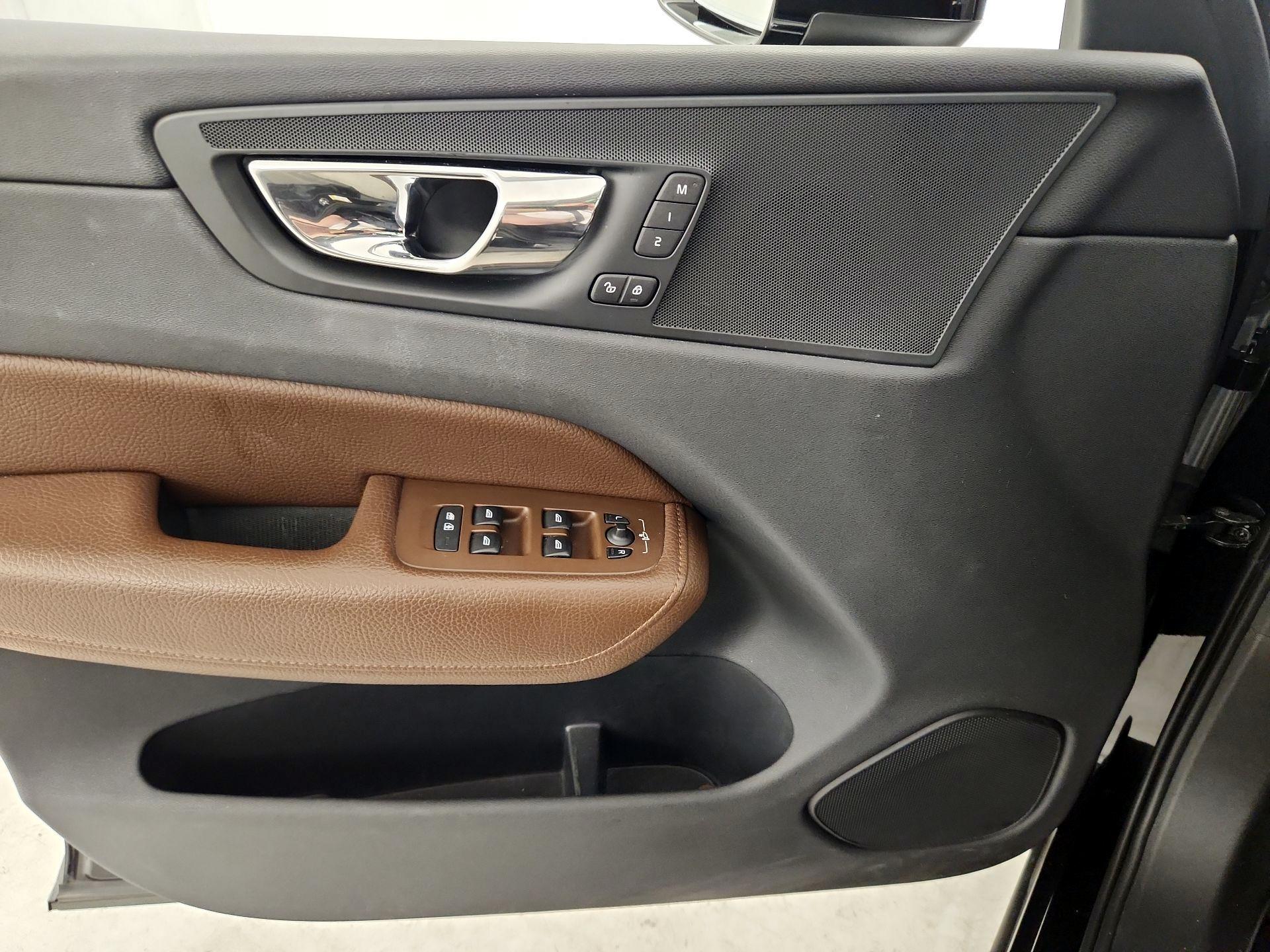 Thumbnail: 2018 Volvo XC60 - 12
