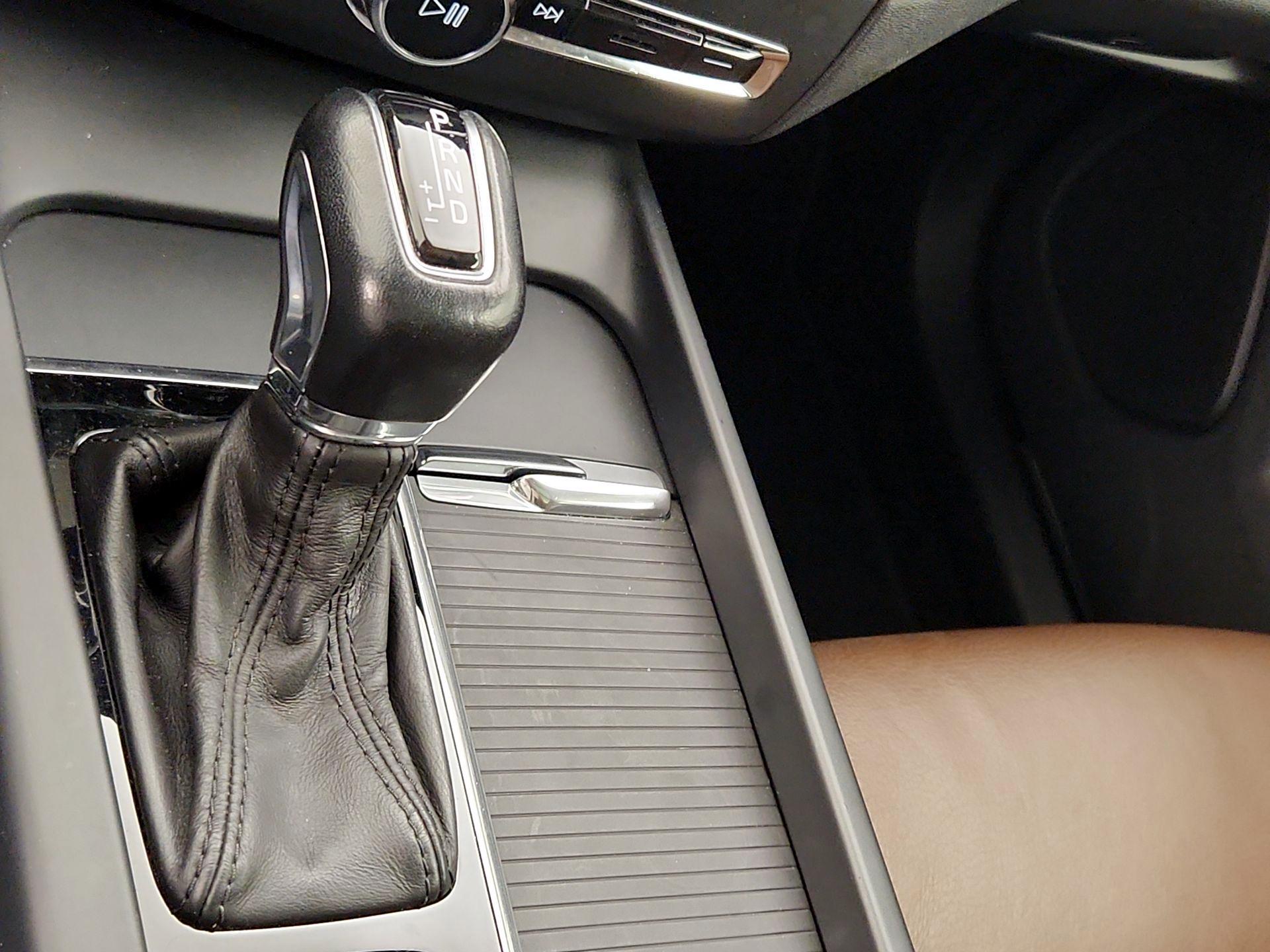 Thumbnail: 2018 Volvo XC60 - 18