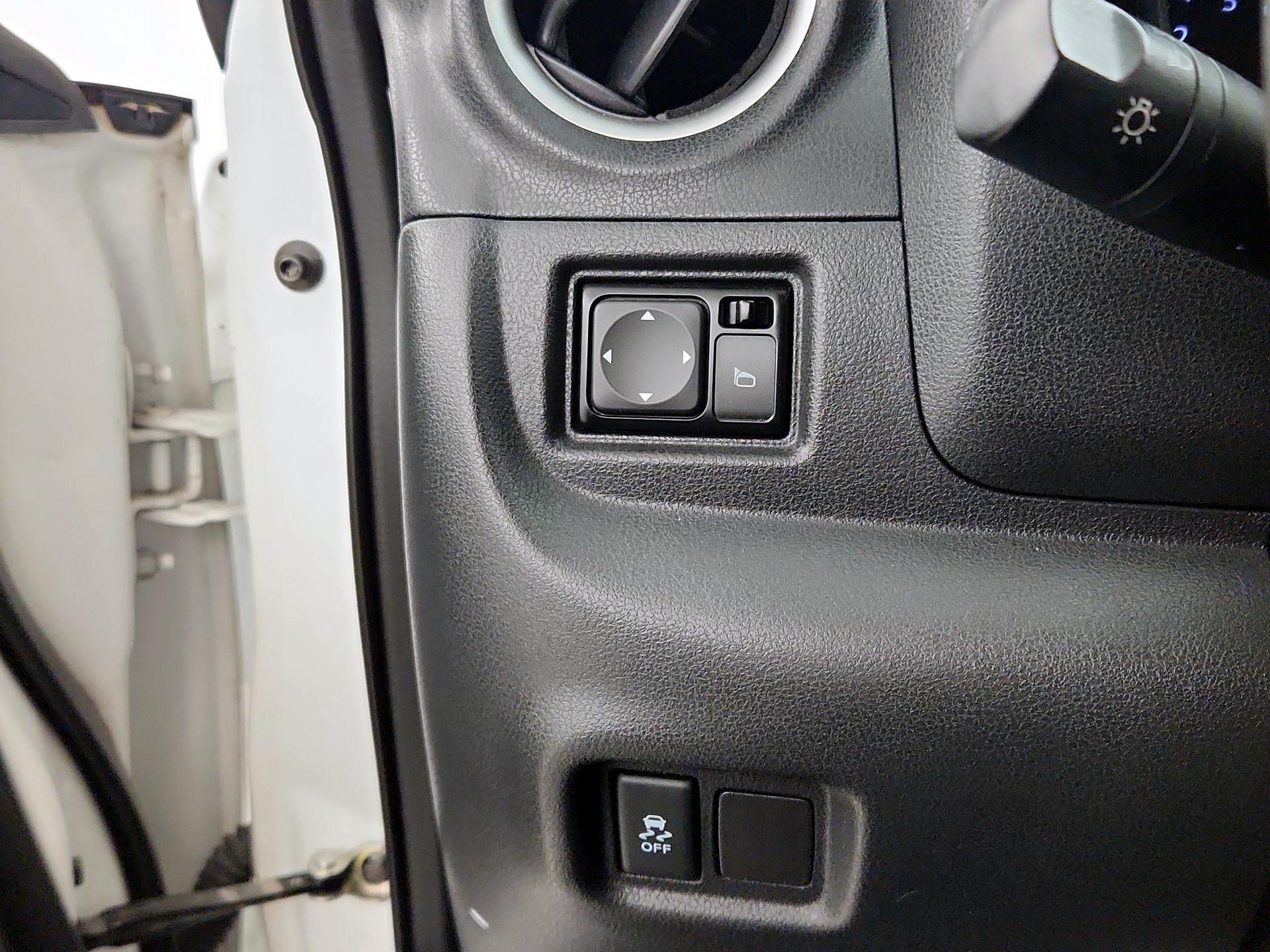 Thumbnail: 2015 Nissan Versa Note - 13
