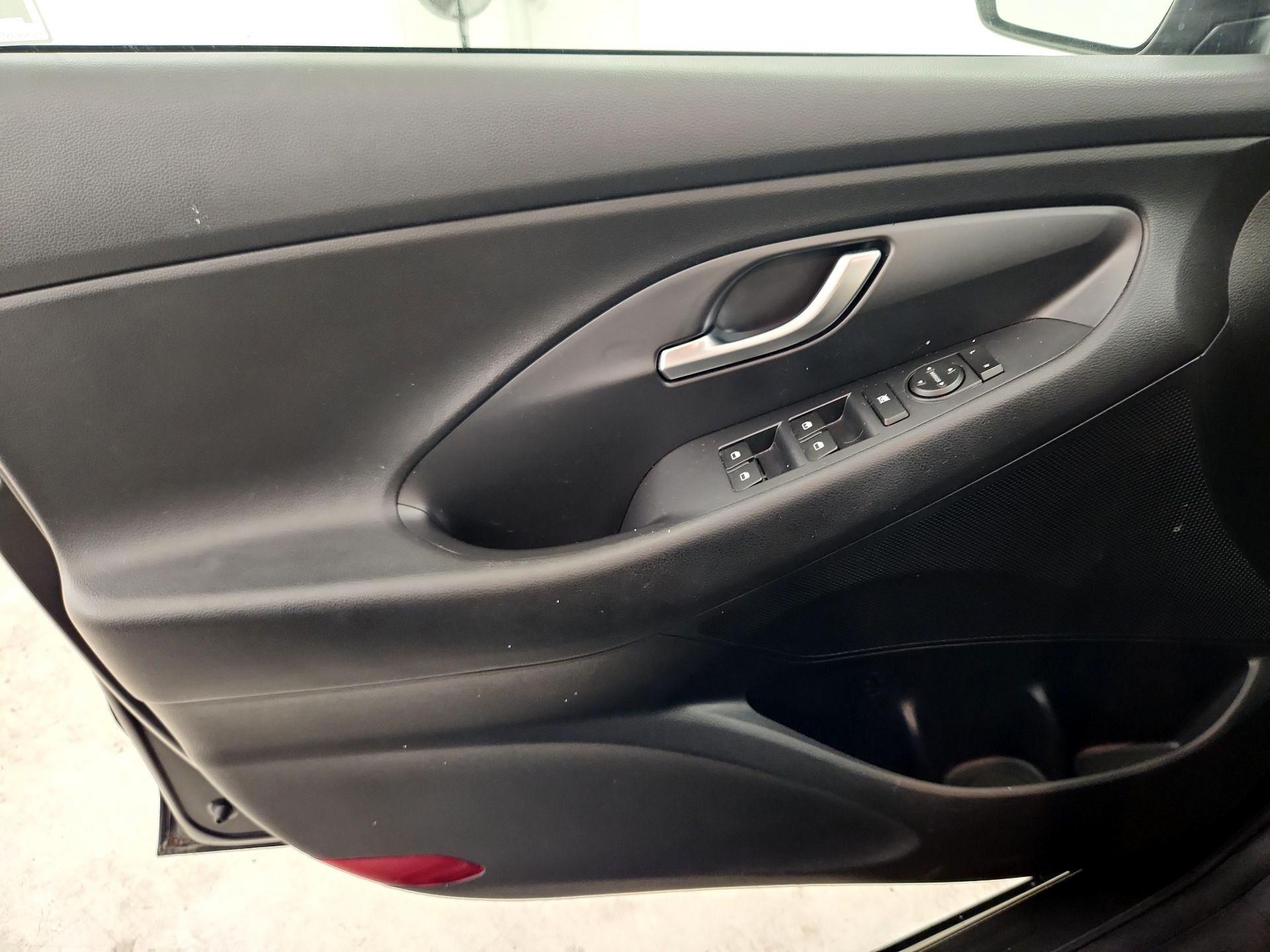 Thumbnail: 2018 Hyundai Elantra - 12