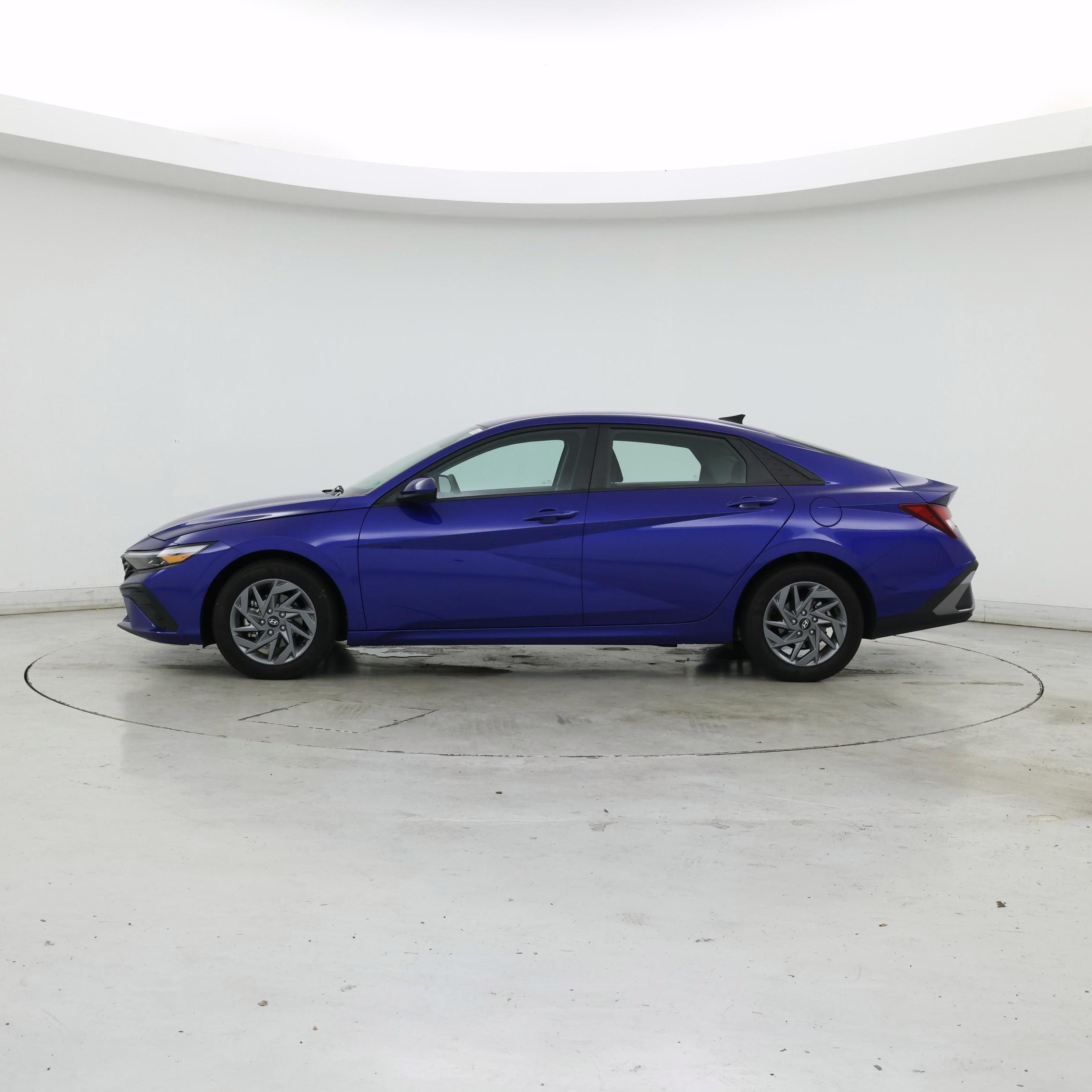 Thumbnail: 2024 Hyundai Elantra - 3