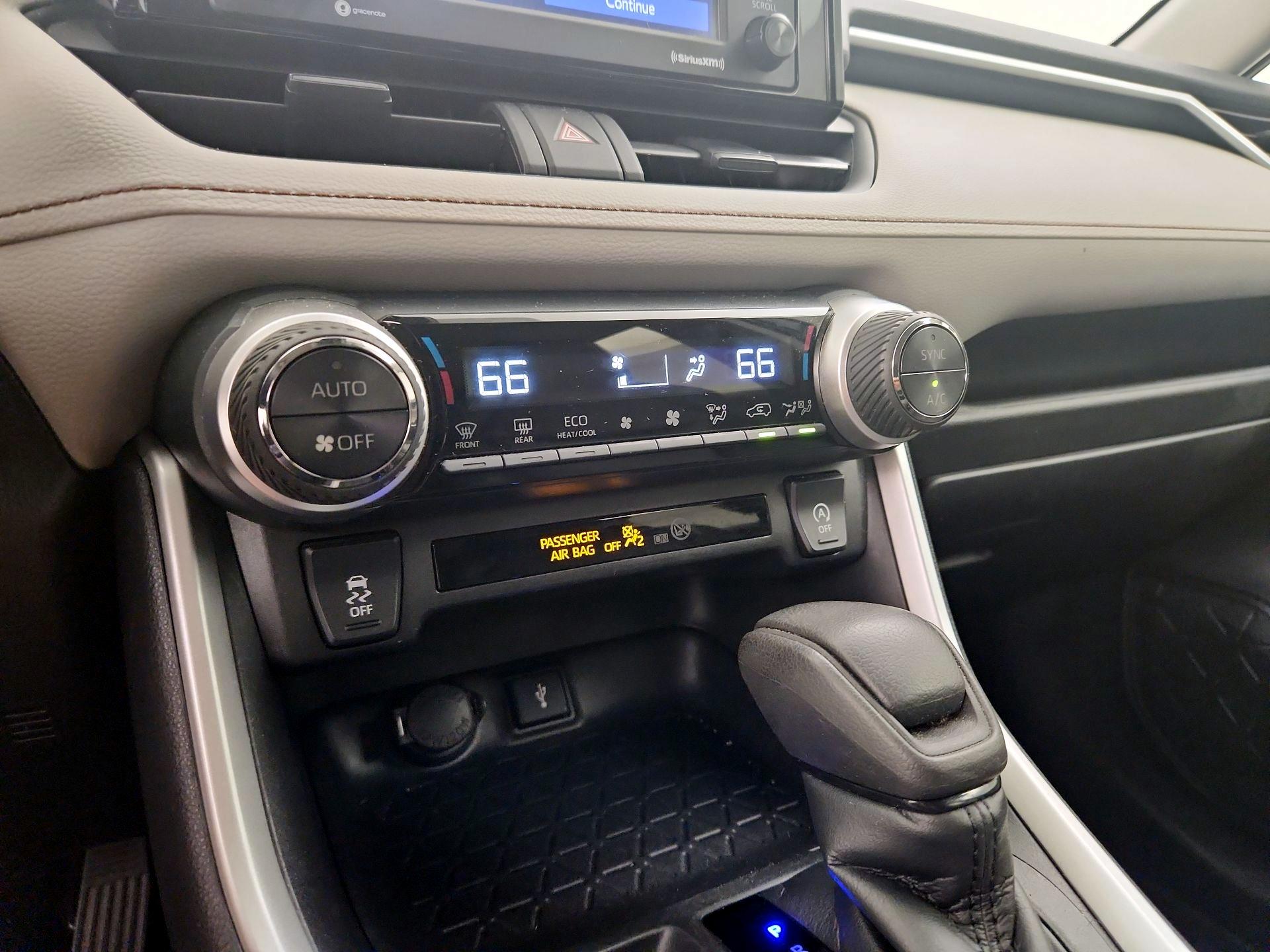 Thumbnail: 2021 Toyota RAV4 - 17