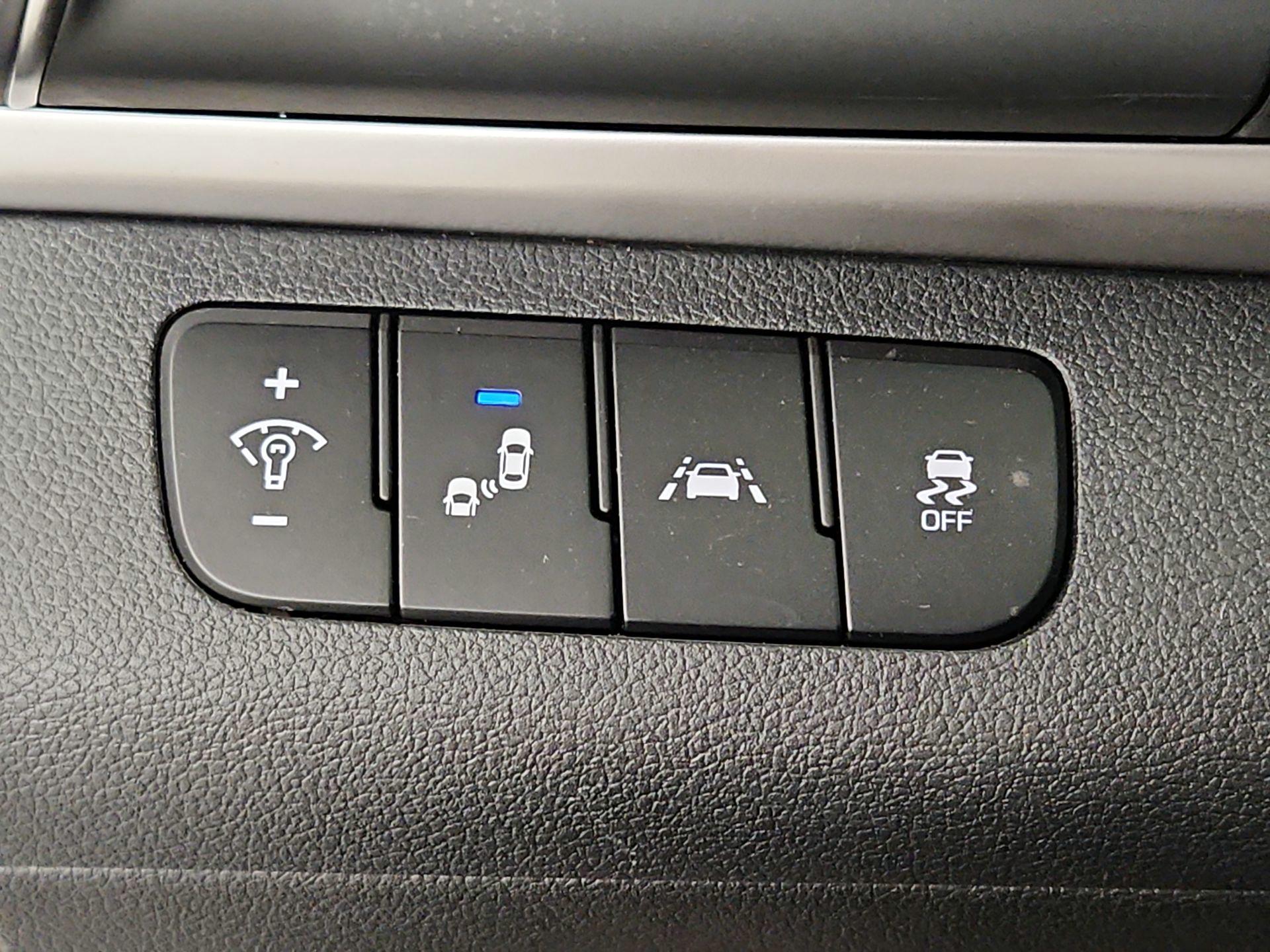 Thumbnail: 2019 Hyundai Elantra - 11