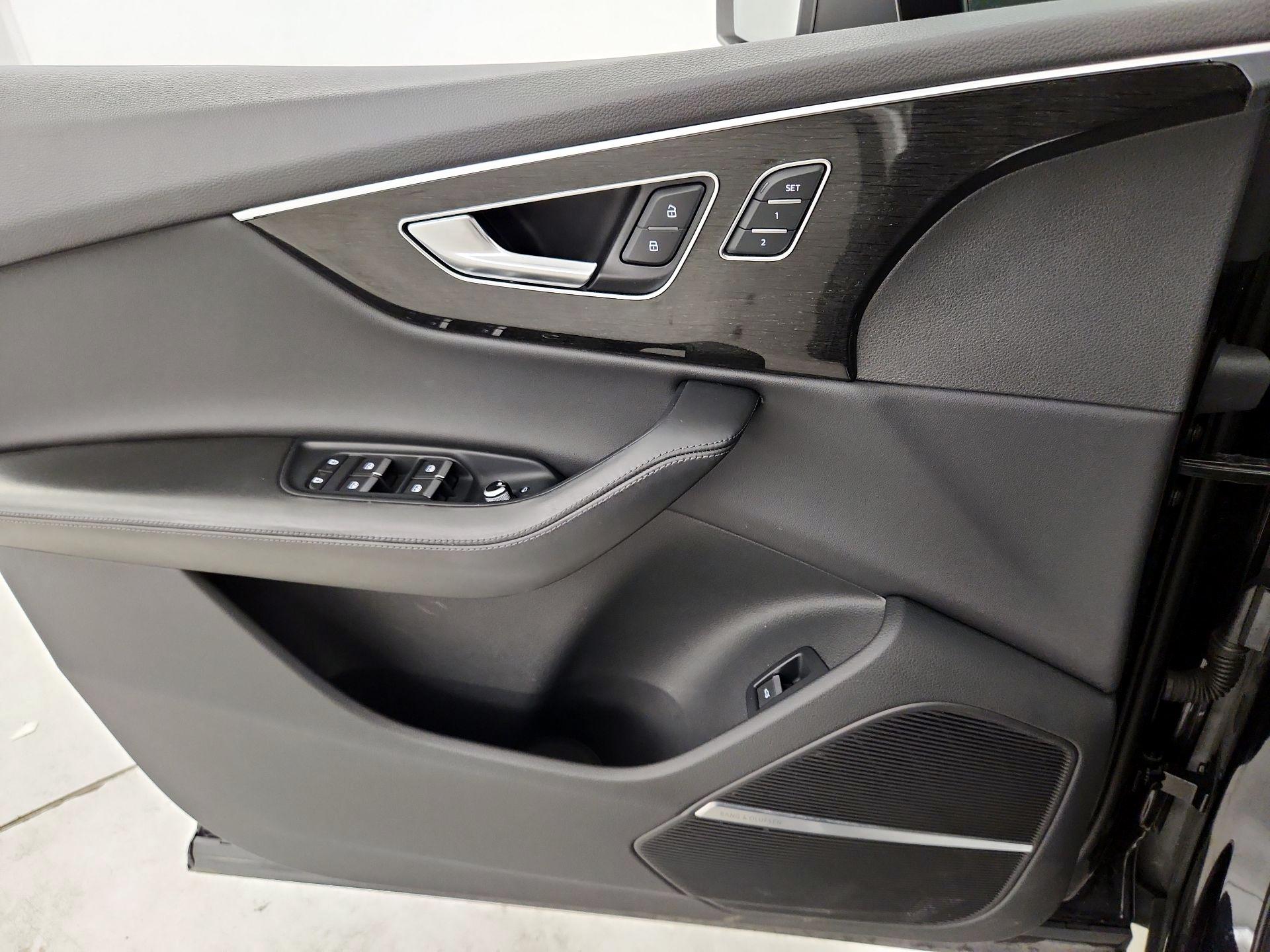 Thumbnail: 2021 Audi Q7 - 12