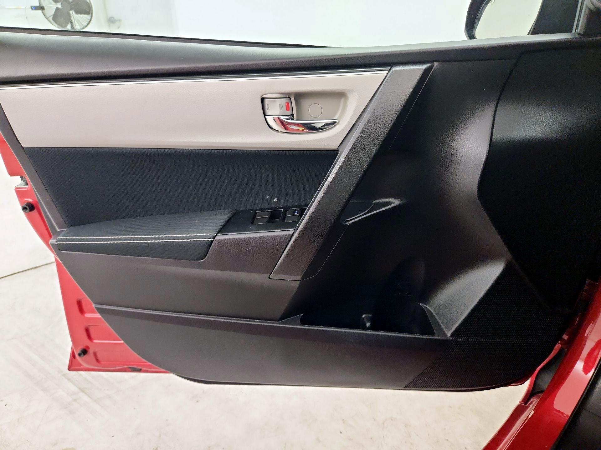 Thumbnail: 2017 Toyota Corolla - 12