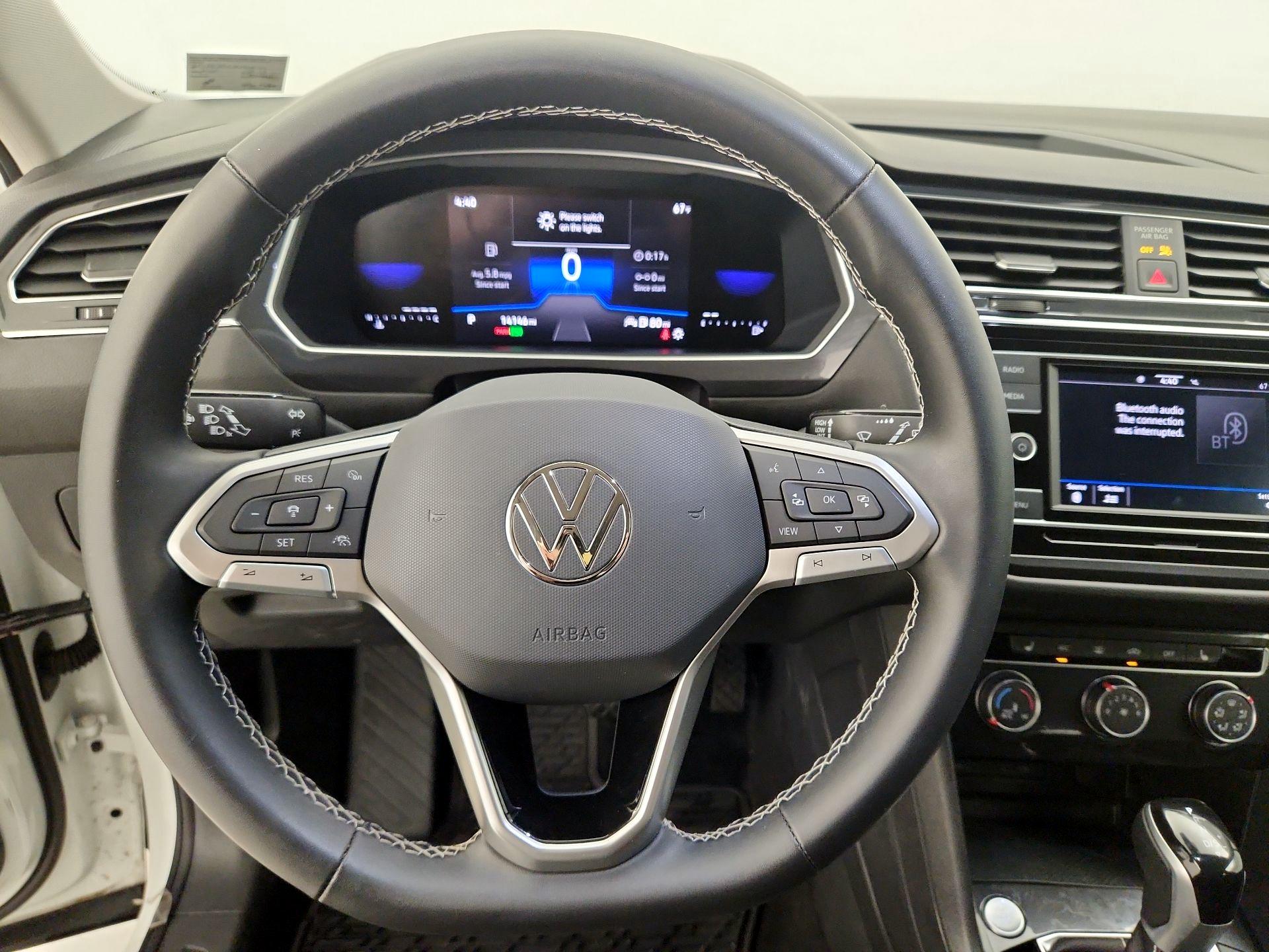 Thumbnail: 2023 Volkswagen Tiguan - 10