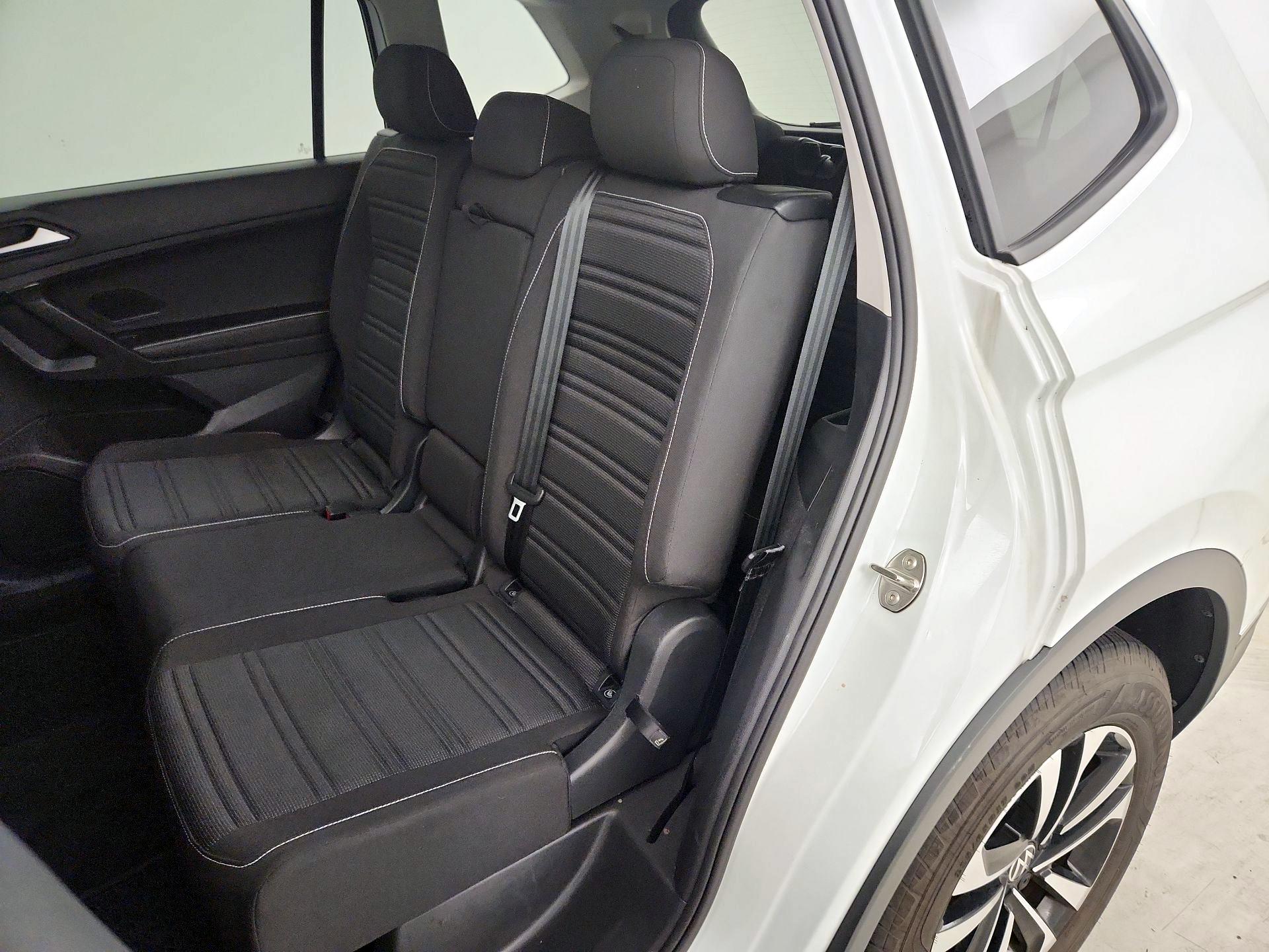 Thumbnail: 2023 Volkswagen Tiguan - 19