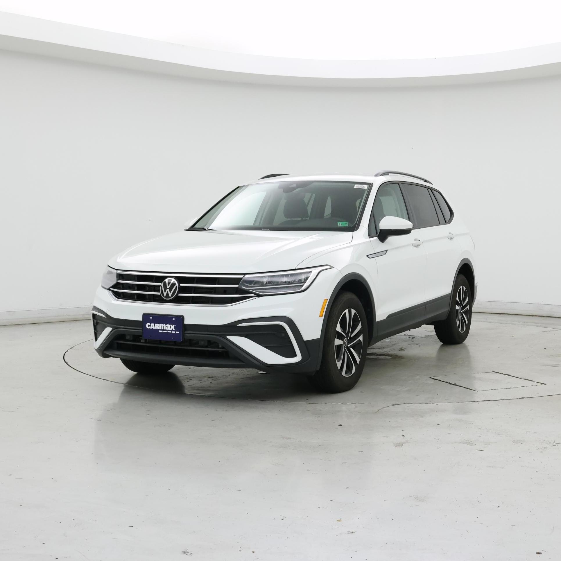 Thumbnail: 2023 Volkswagen Tiguan - 4