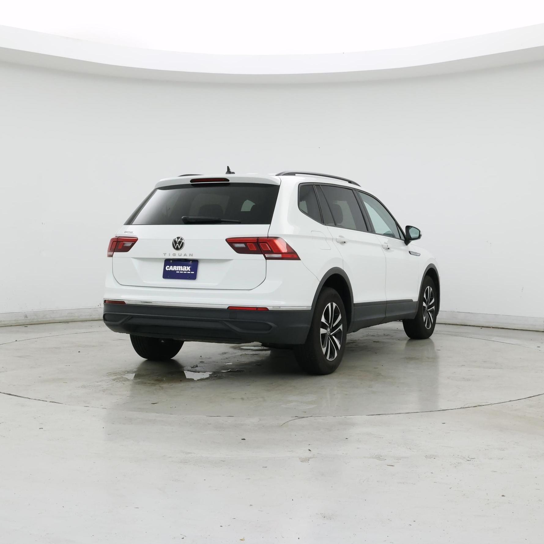 Thumbnail: 2023 Volkswagen Tiguan - 8