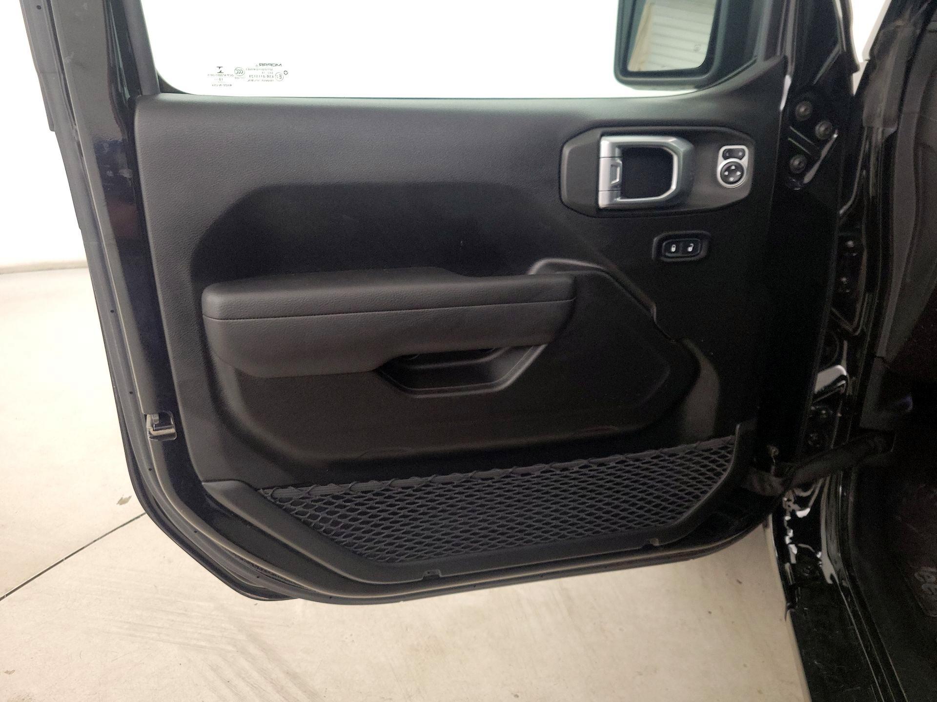 Thumbnail: 2018 Jeep Wrangler - 12