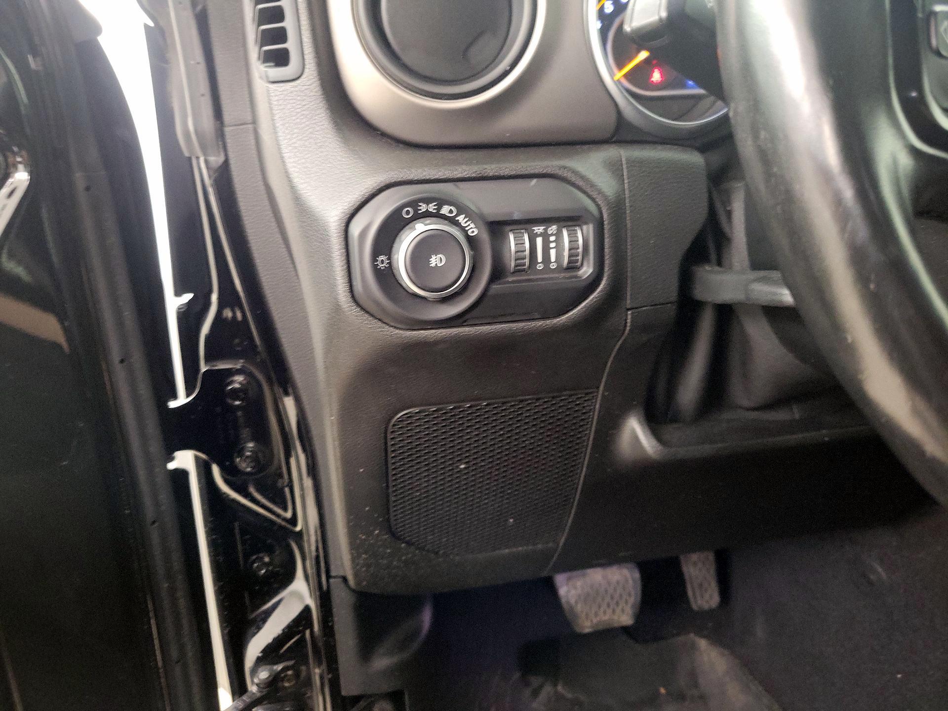 Thumbnail: 2018 Jeep Wrangler - 13