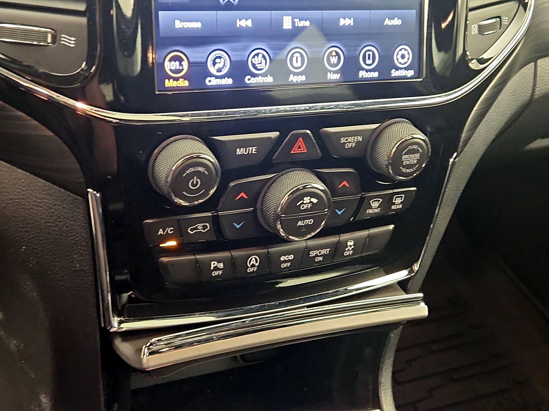 Thumbnail: 2020 Jeep Grand Cherokee - 17