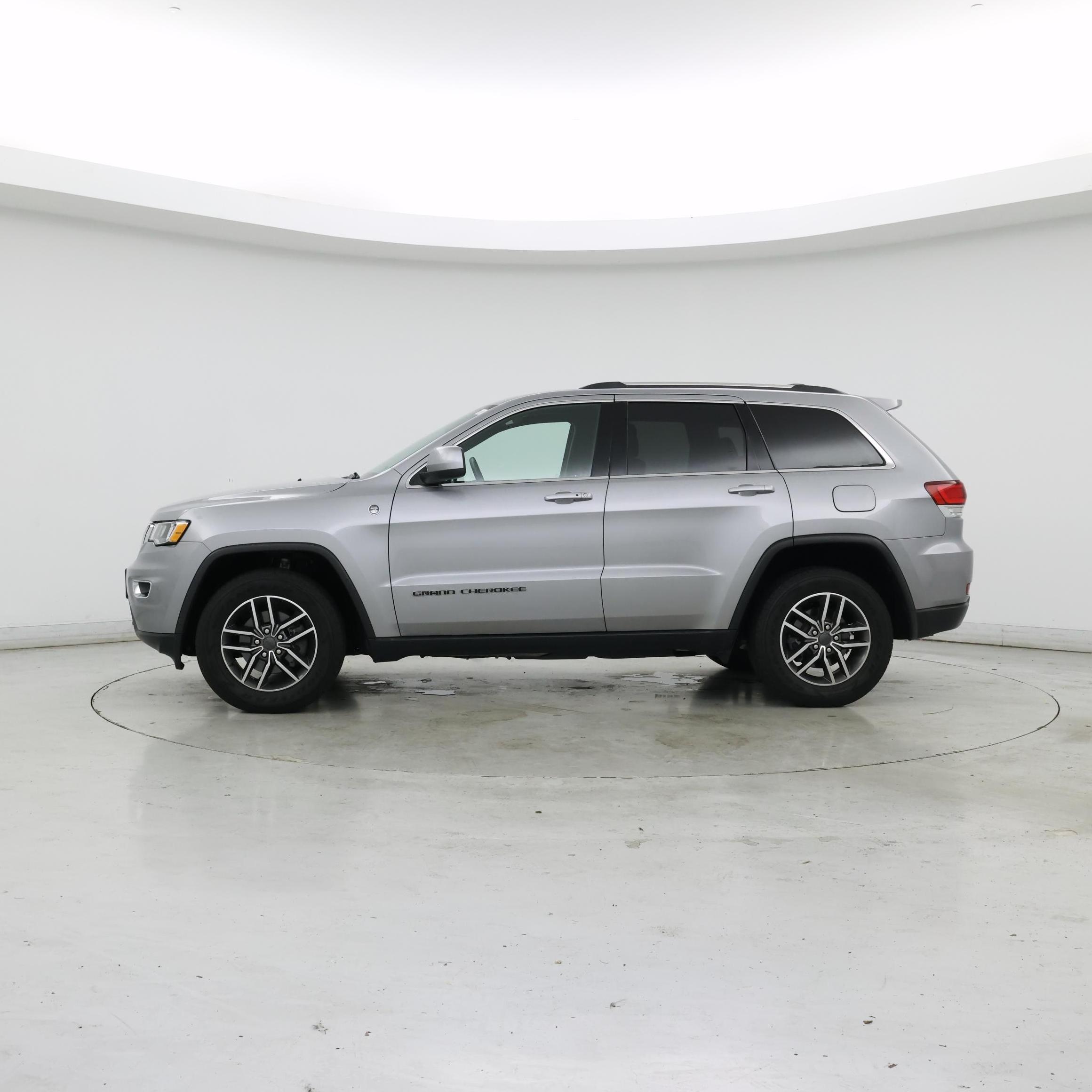 Thumbnail: 2020 Jeep Grand Cherokee - 3