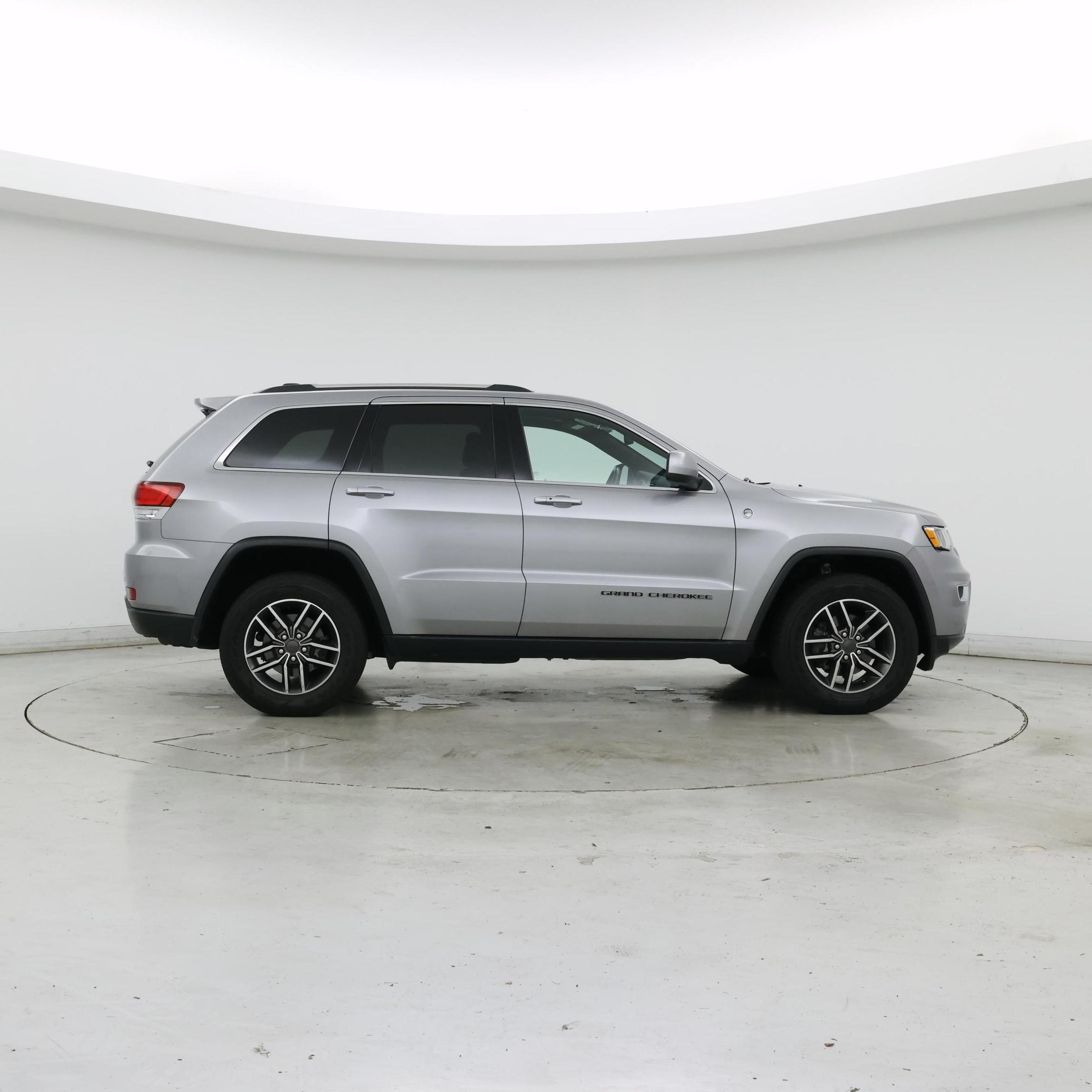 Thumbnail: 2020 Jeep Grand Cherokee - 7