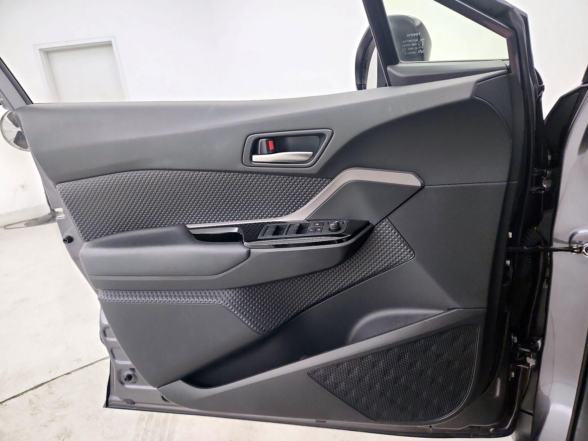 Thumbnail: 2021 Toyota C-HR - 12